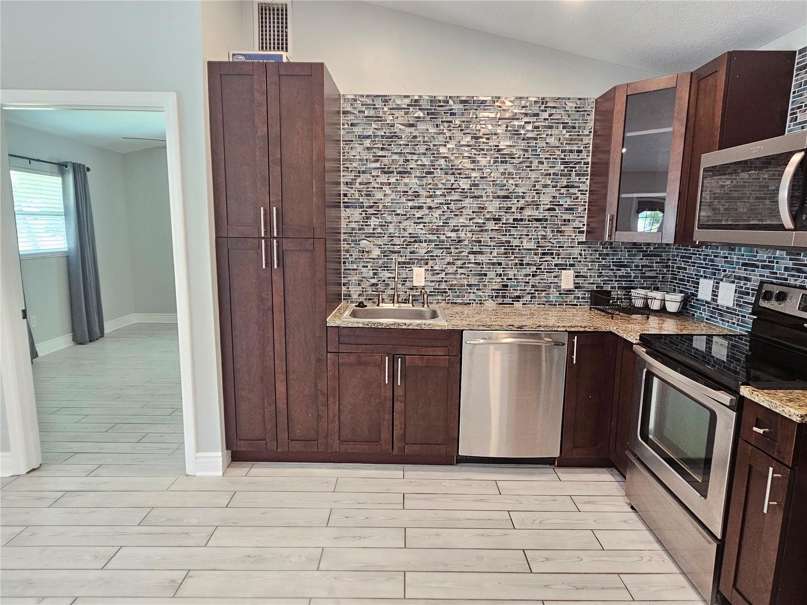 5042 LINDA ST #A — photo 10