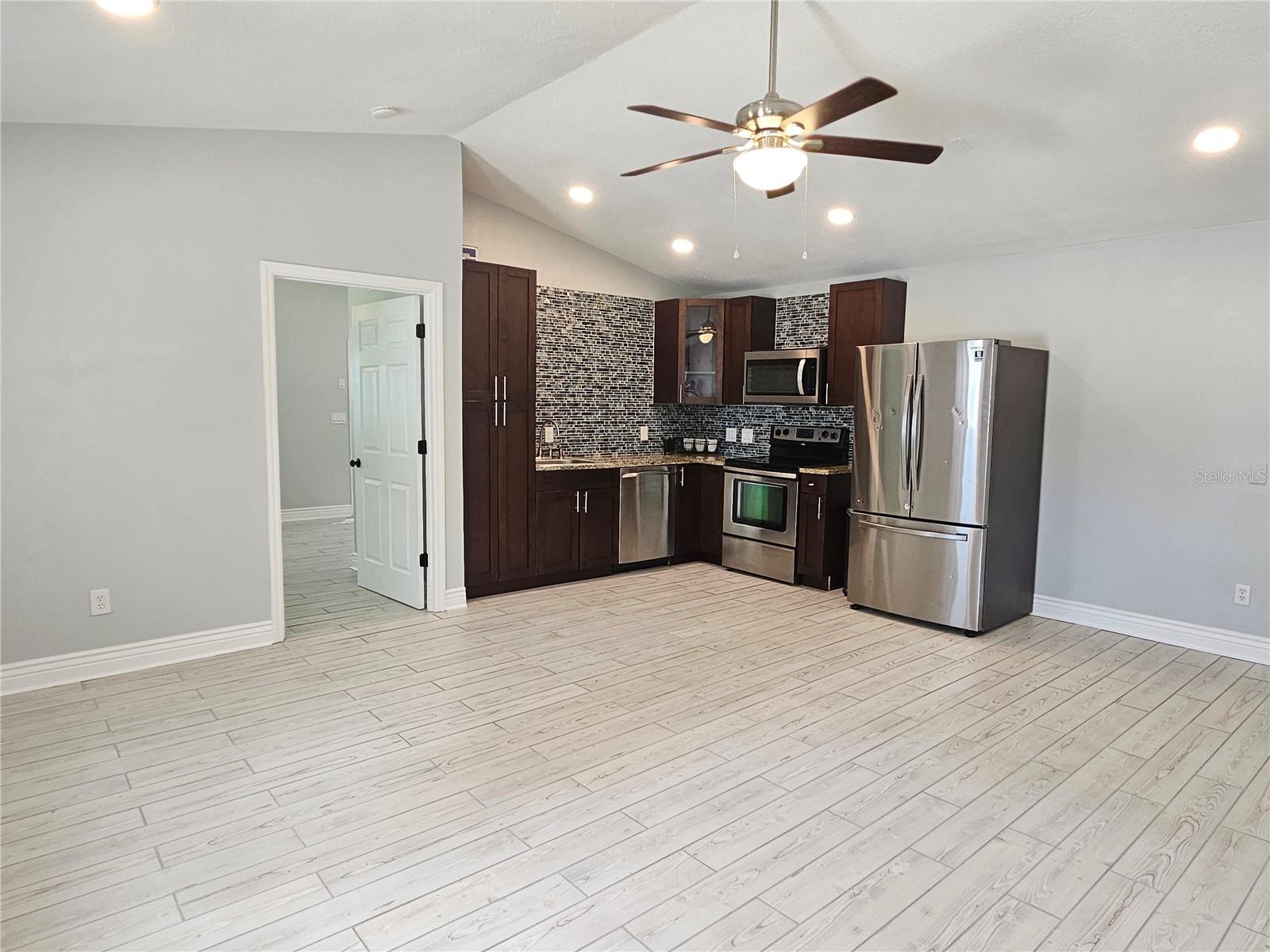 5042 LINDA ST #A — photo 3