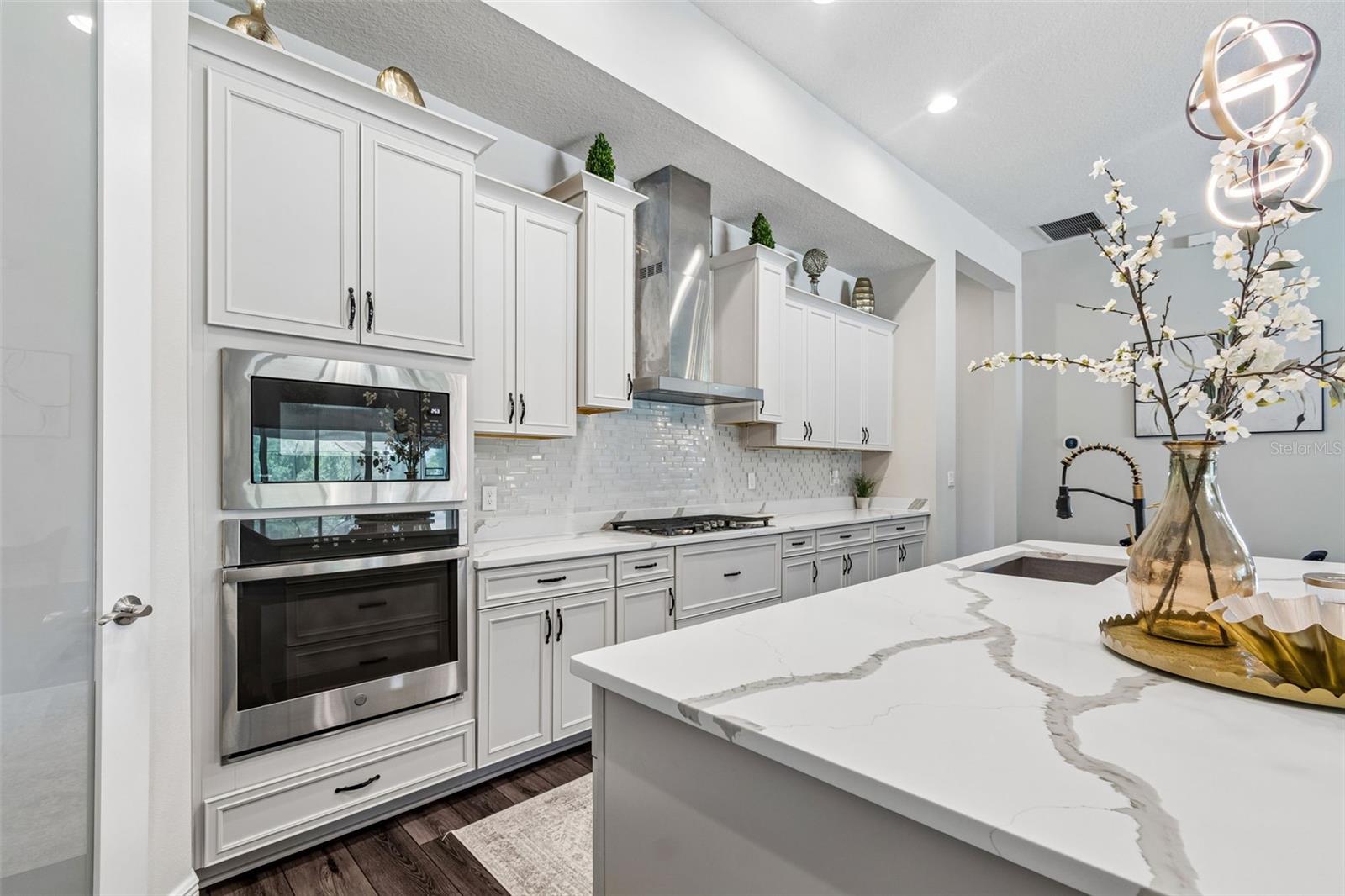 10597 MEADOWRUN DR — photo 19