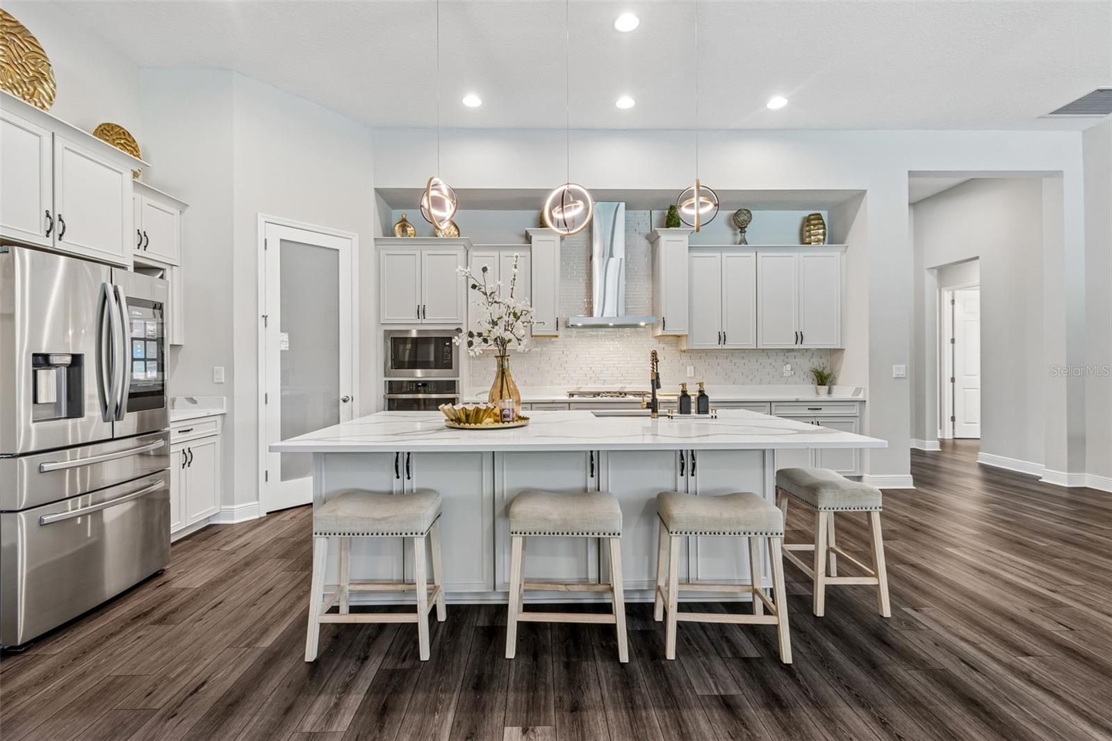 10597 MEADOWRUN DR — photo 24