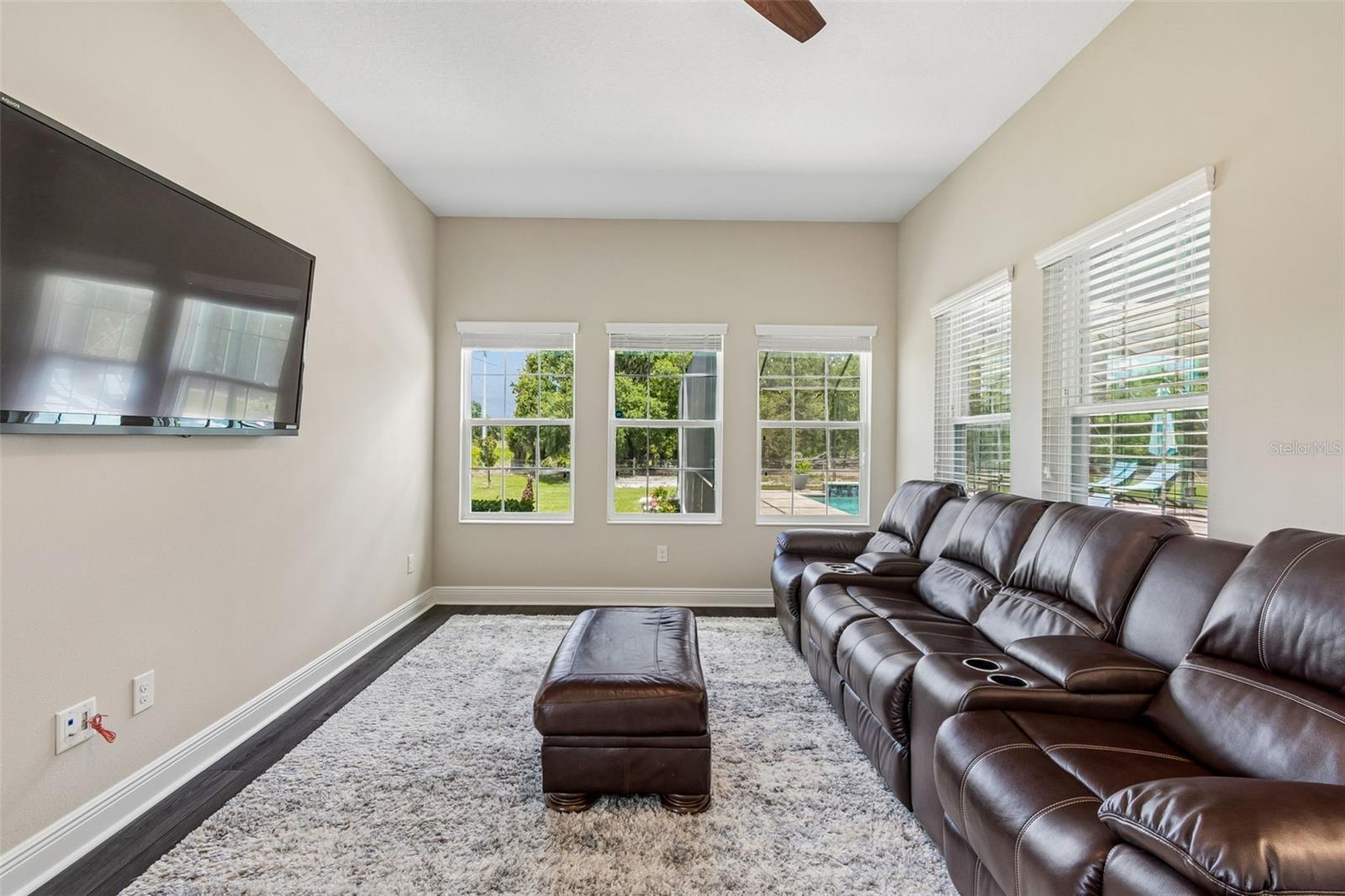 10597 MEADOWRUN DR — photo 36