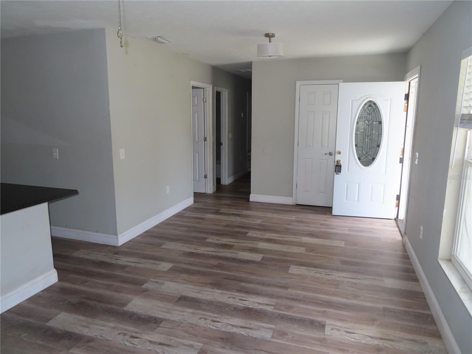 1215 WINDSOR CIR — photo 3