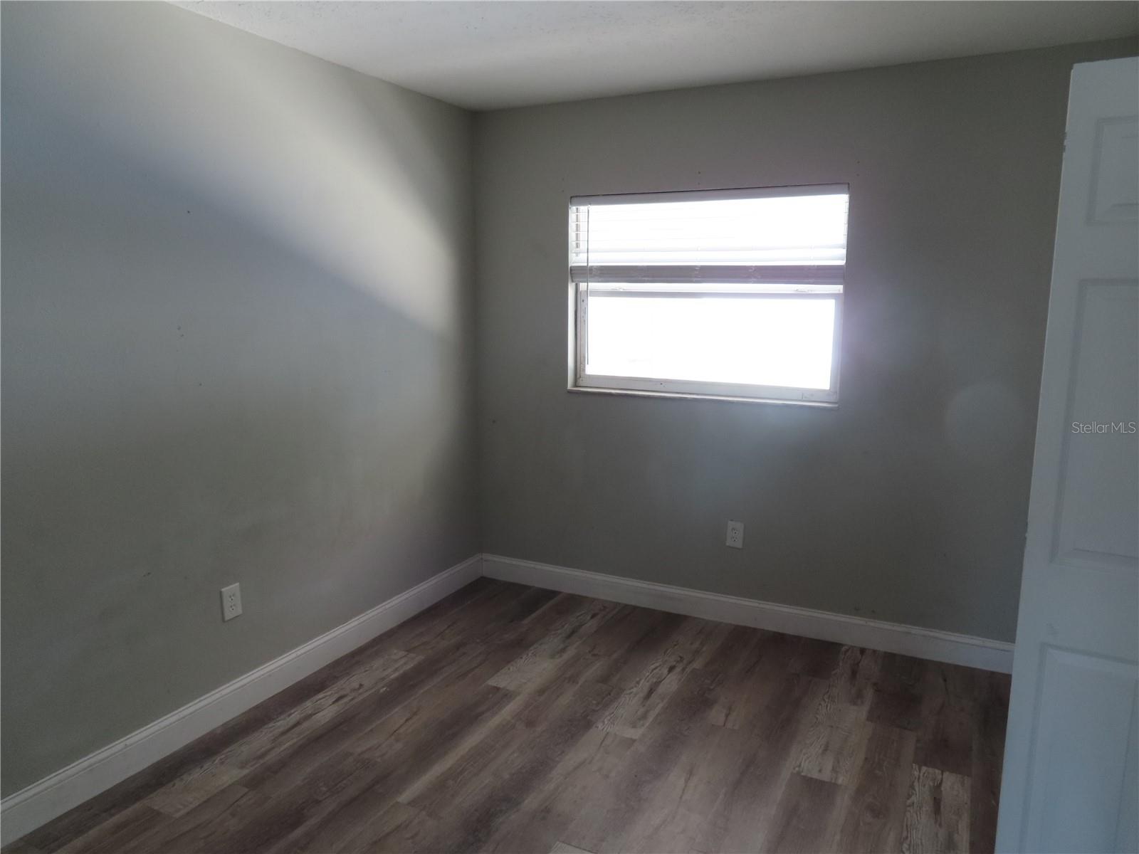 1215 WINDSOR CIR — photo 6