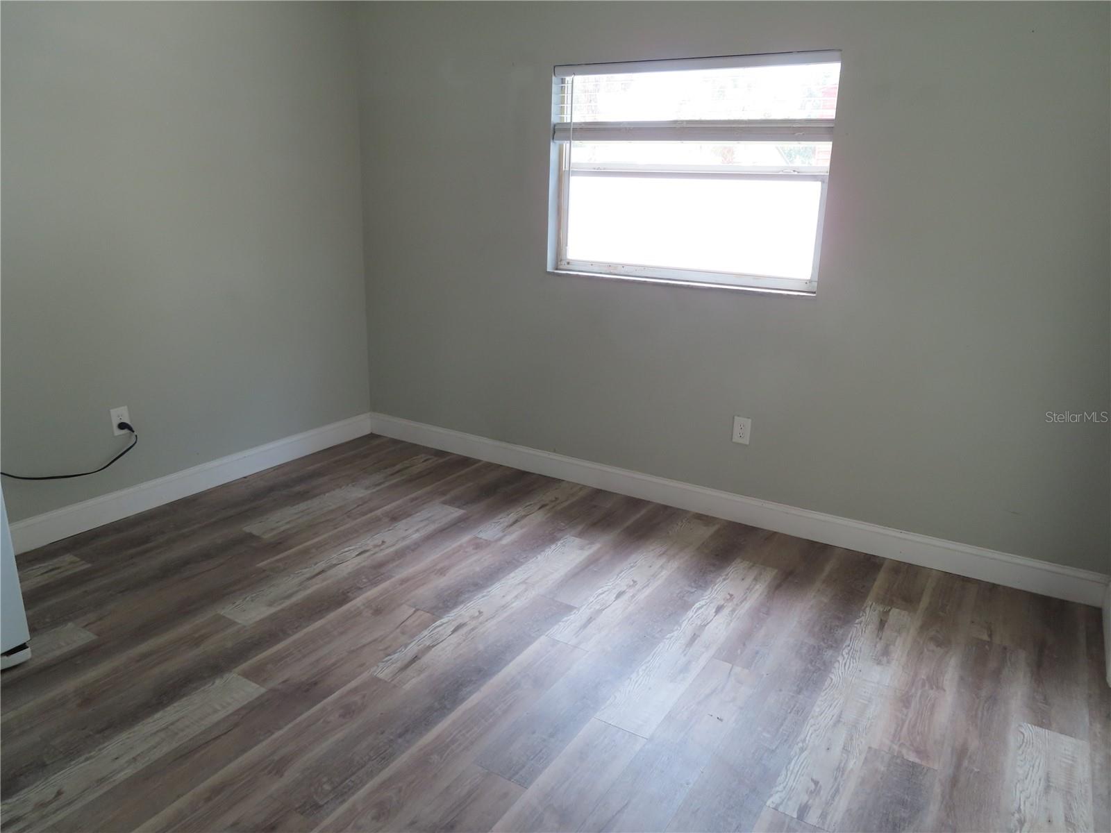 1215 WINDSOR CIR — photo 7