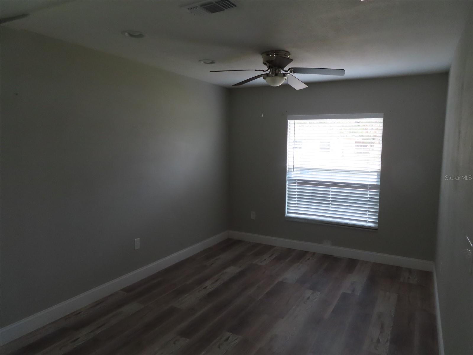 1215 WINDSOR CIR — photo 4