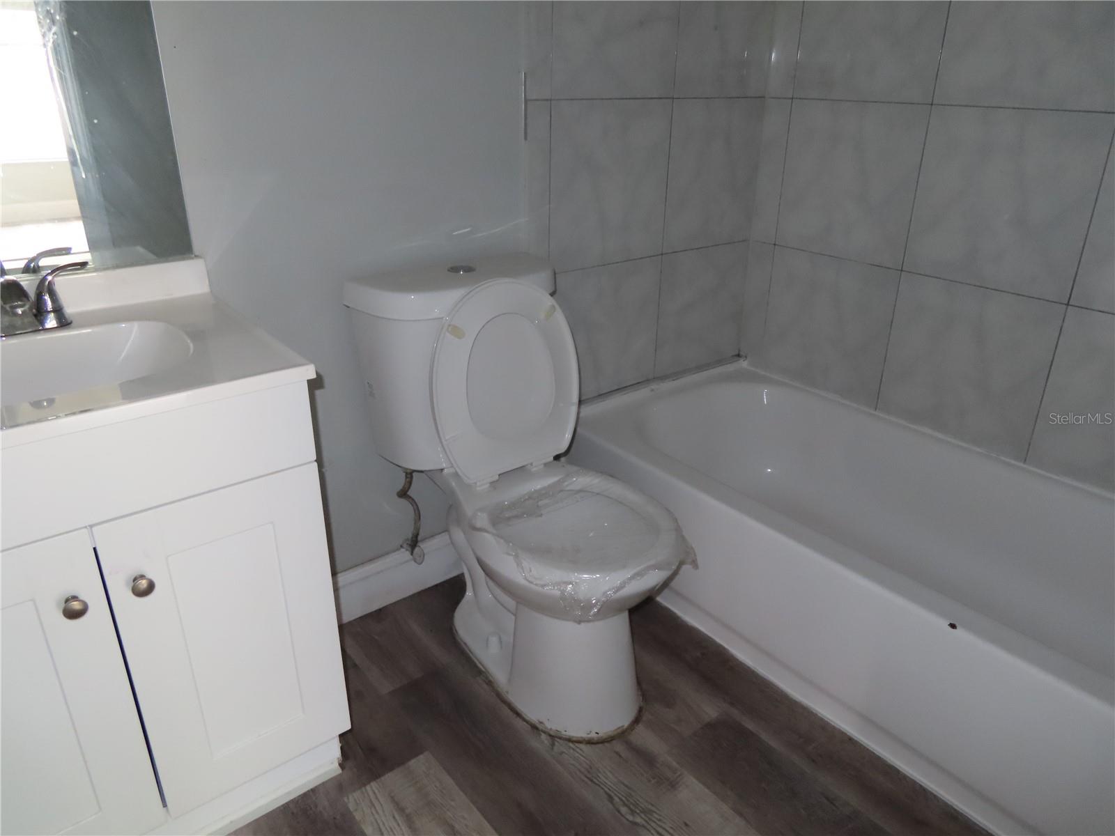 1215 WINDSOR CIR — photo 8