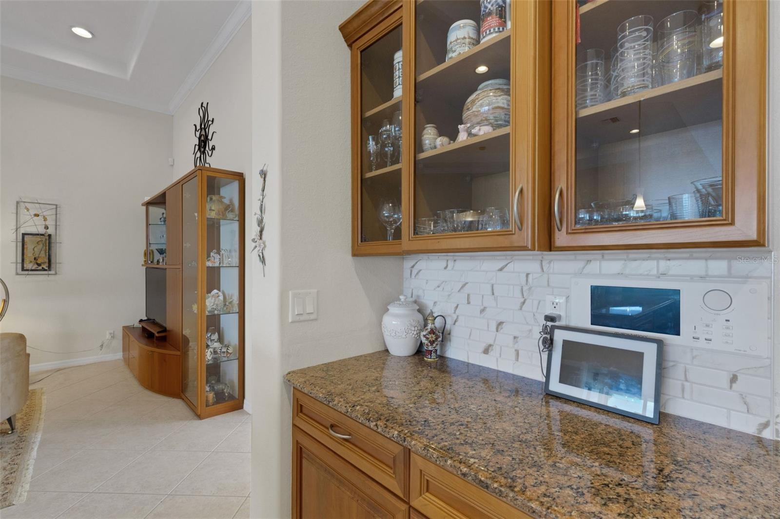 185 SAVONA WAY — photo 25