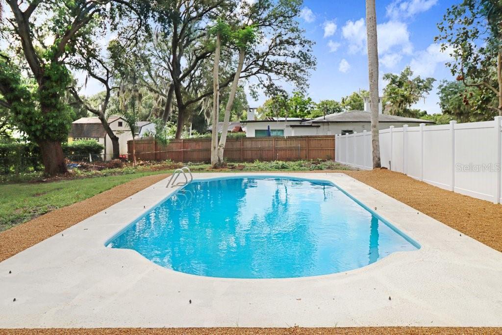 12113 MIDLAKE DR — photo 36