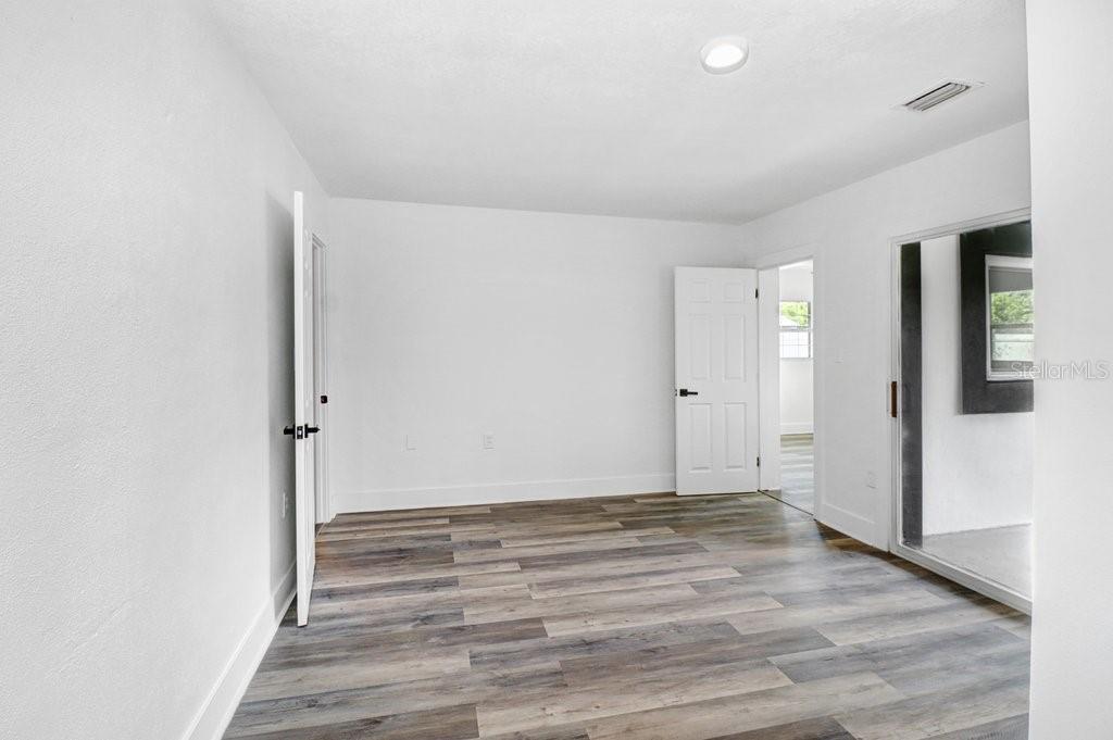 12113 MIDLAKE DR — photo 22