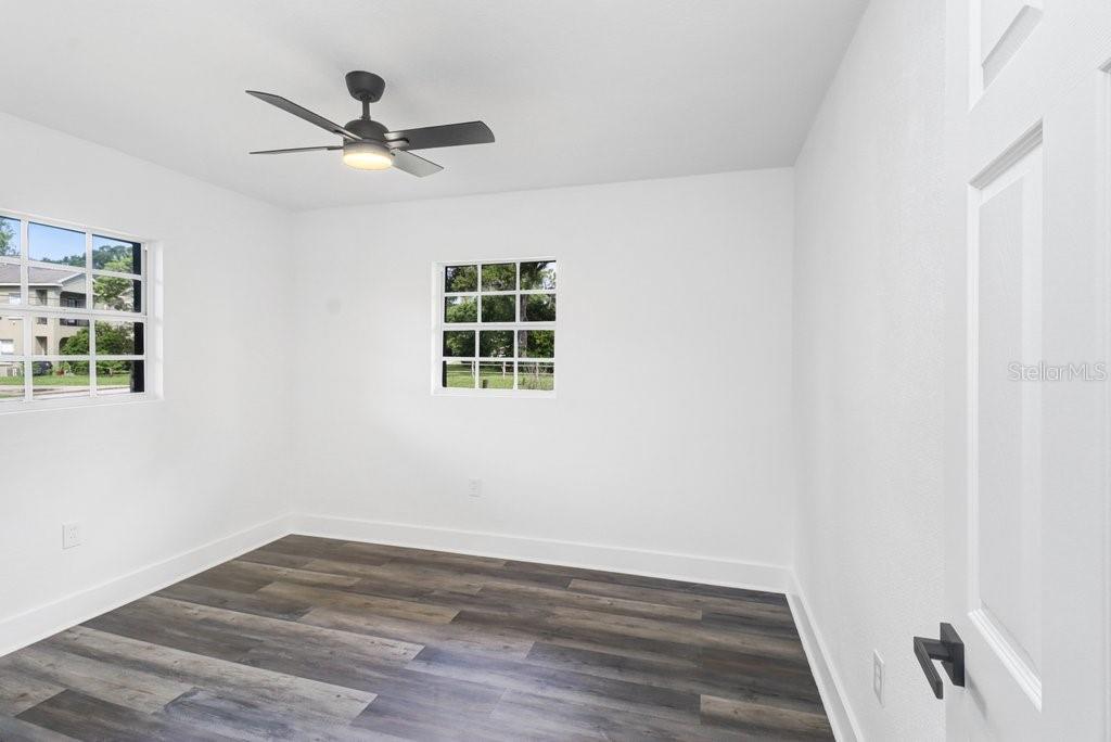 12113 MIDLAKE DR — photo 31