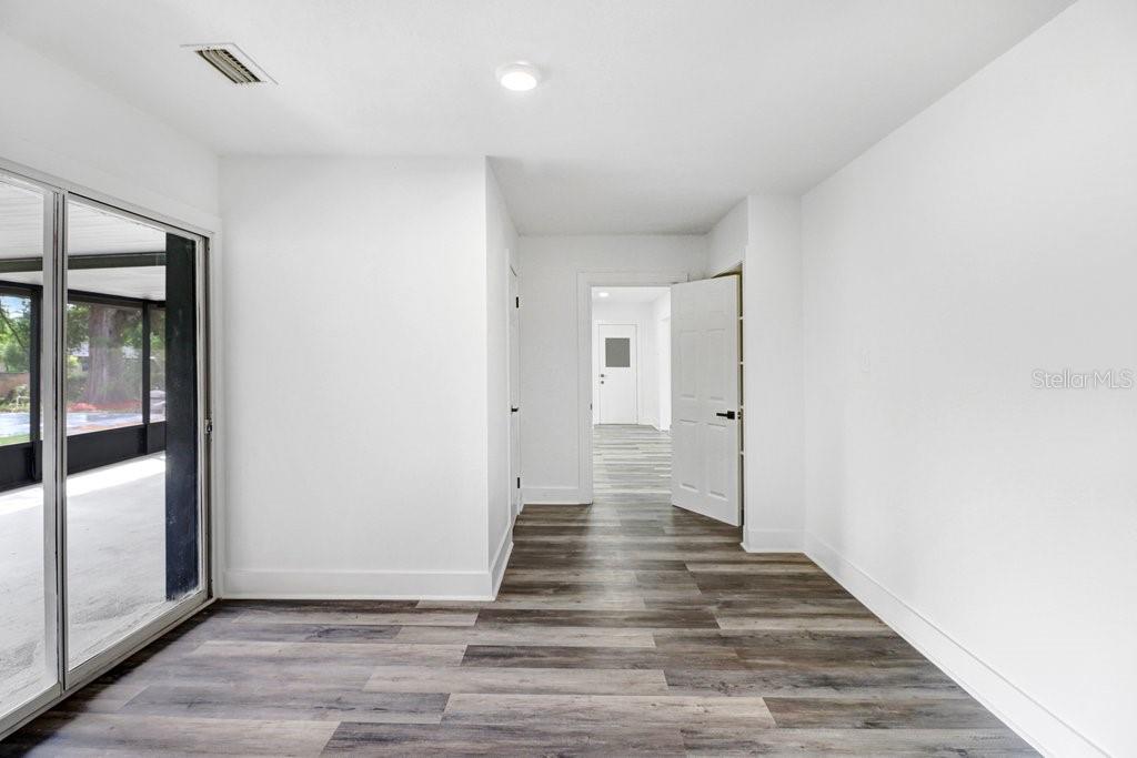 12113 MIDLAKE DR — photo 23