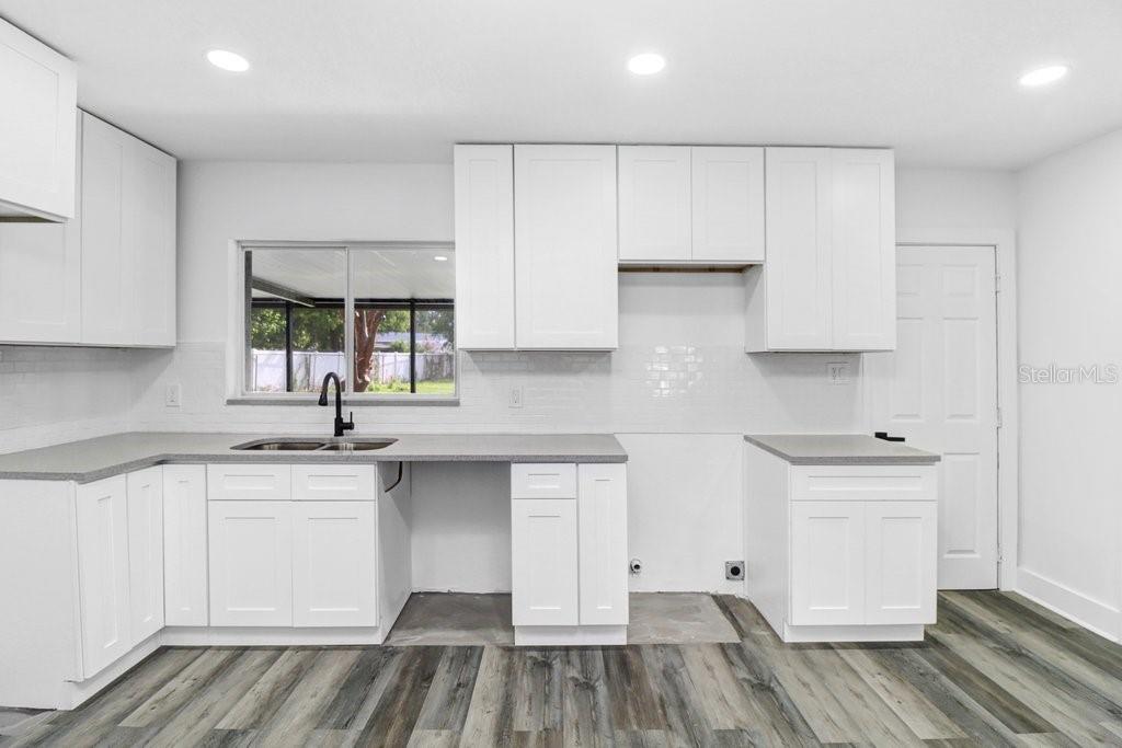 12113 MIDLAKE DR — photo 20
