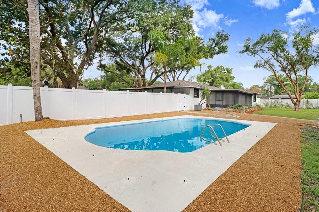 12113 MIDLAKE DR — photo 38