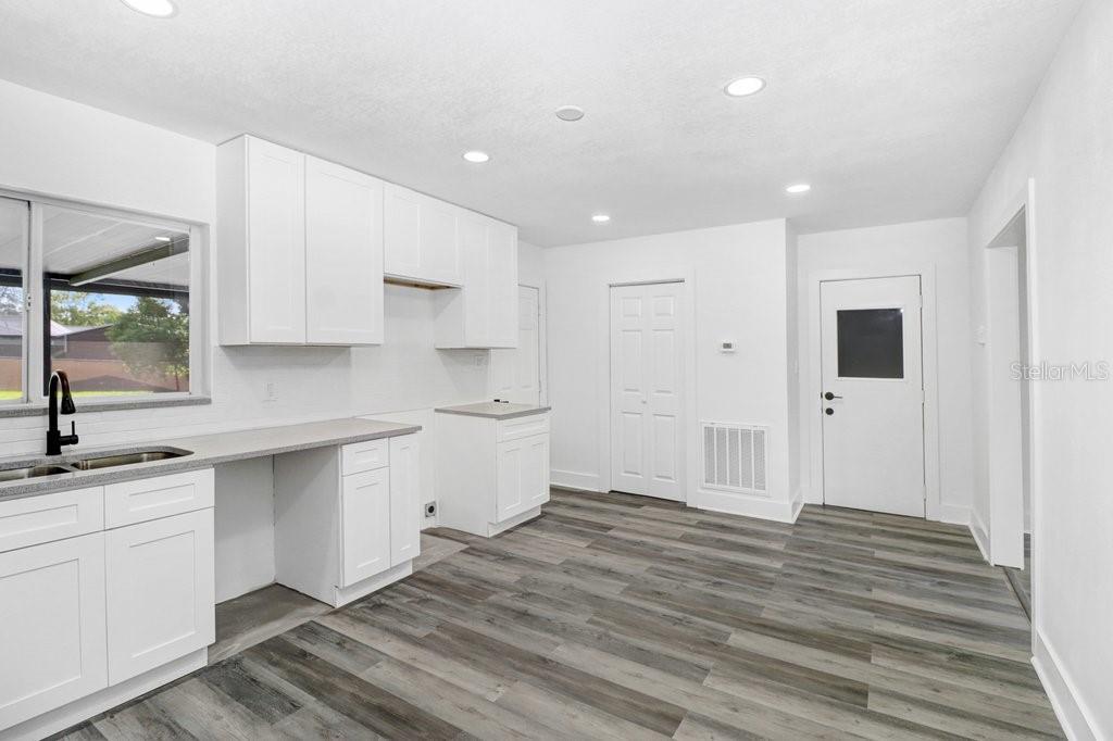 12113 MIDLAKE DR — photo 21