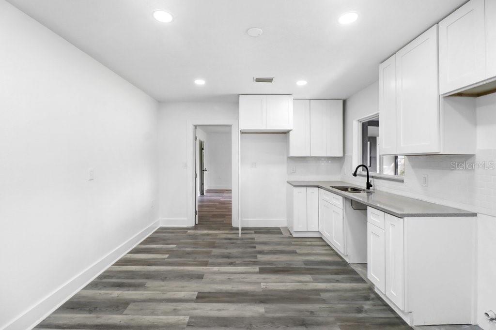 12113 MIDLAKE DR — photo 19