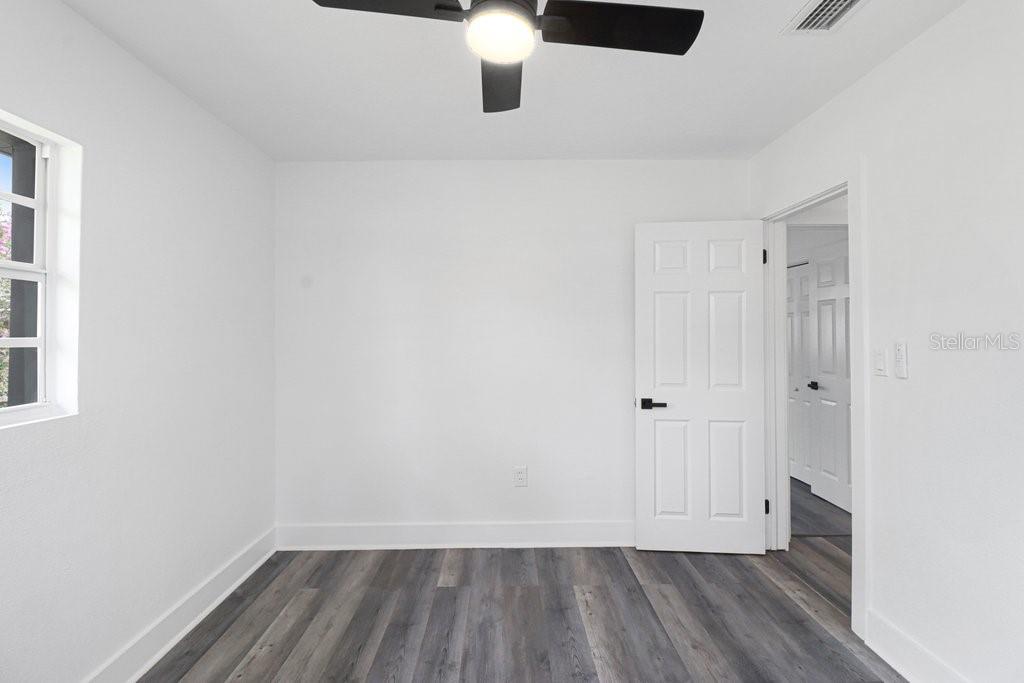 12113 MIDLAKE DR — photo 32