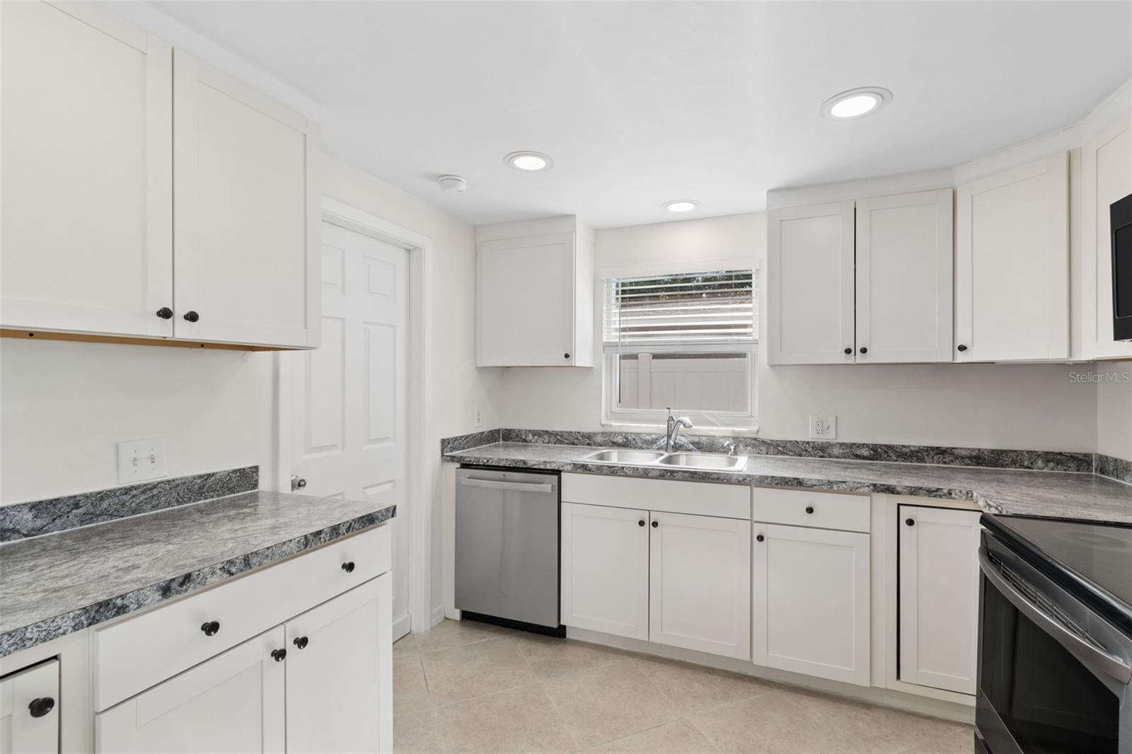 8672 78TH PL — photo 15