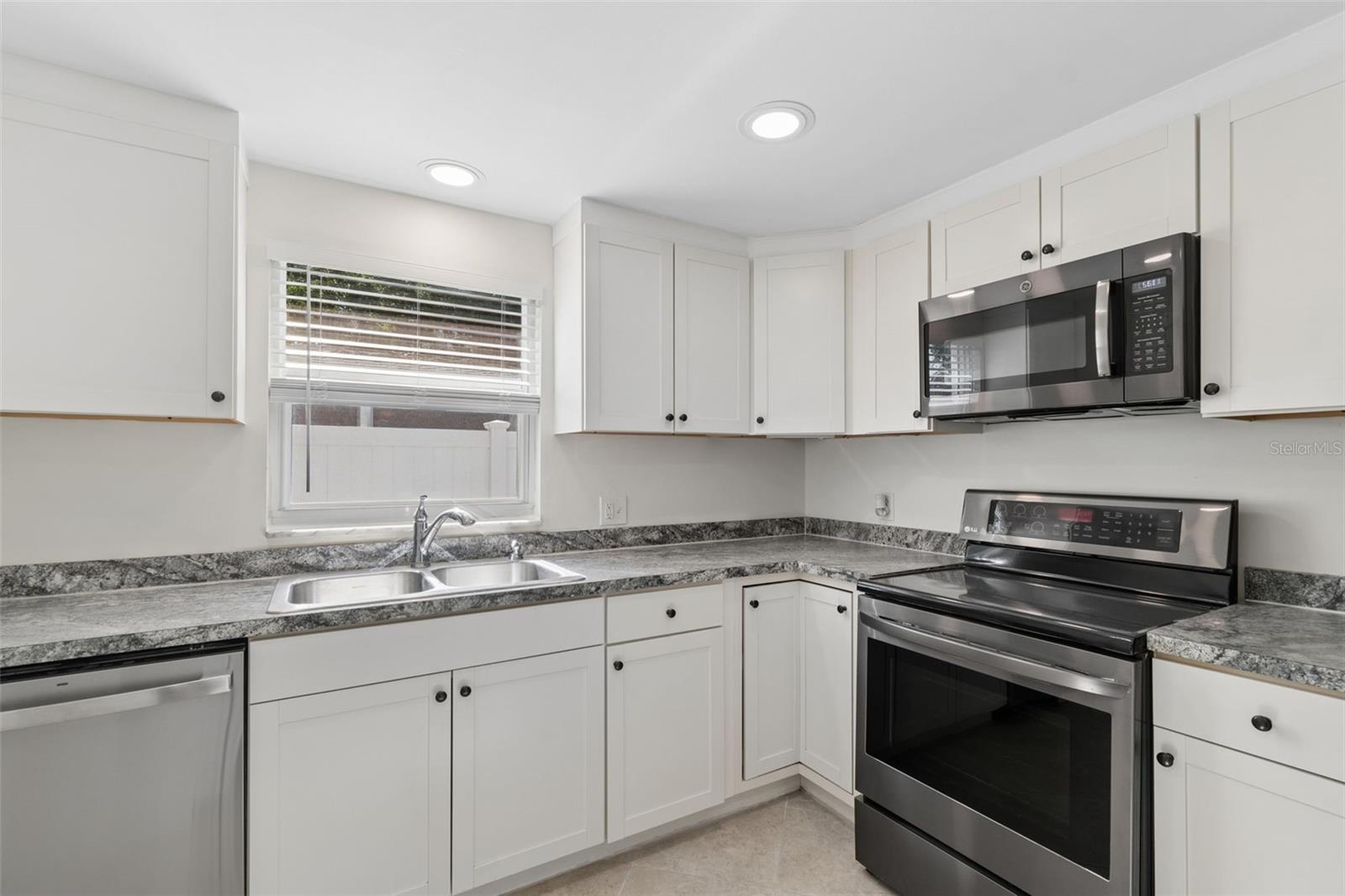 8672 78TH PL — photo 16
