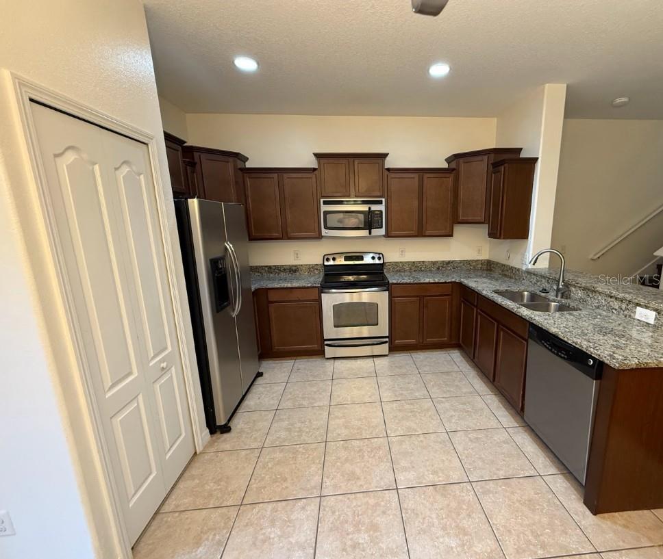 2807 LANTERN HILL AVE — photo 6