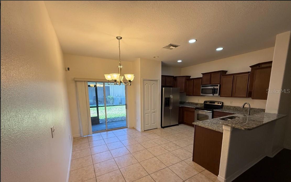 2807 LANTERN HILL AVE — photo 4