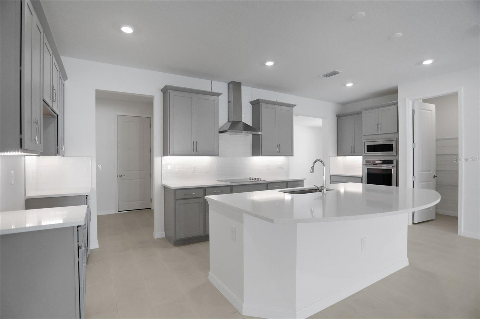 17584 VALLEYWOOD PKWY — photo 8