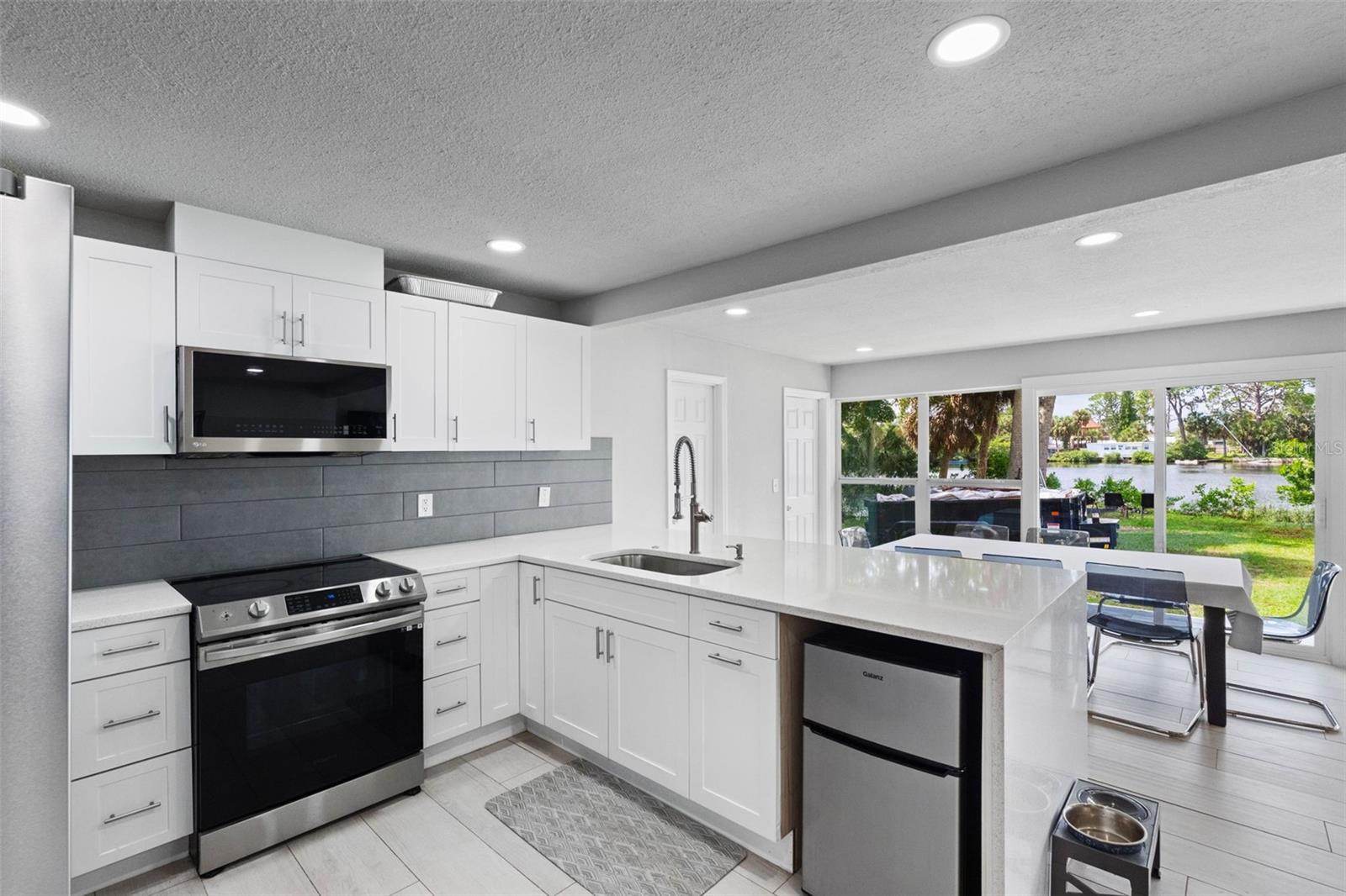 7032 MORNINGSTAR LN — photo 2