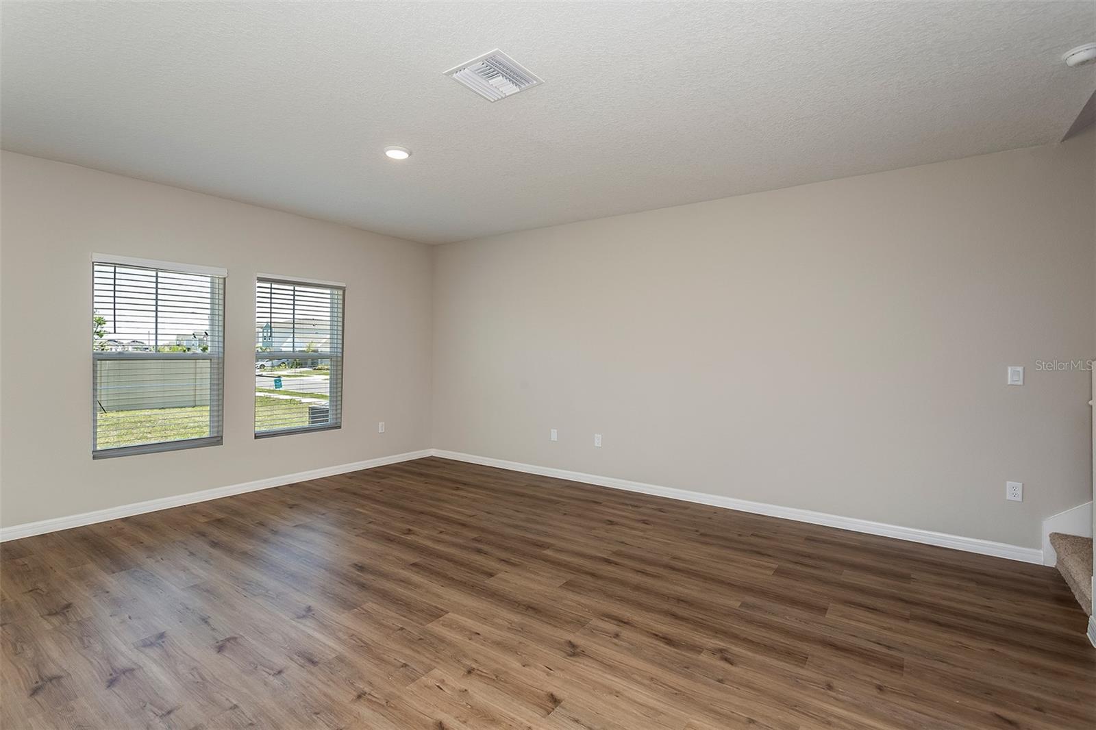 2127 LAWSON WAY — photo 12