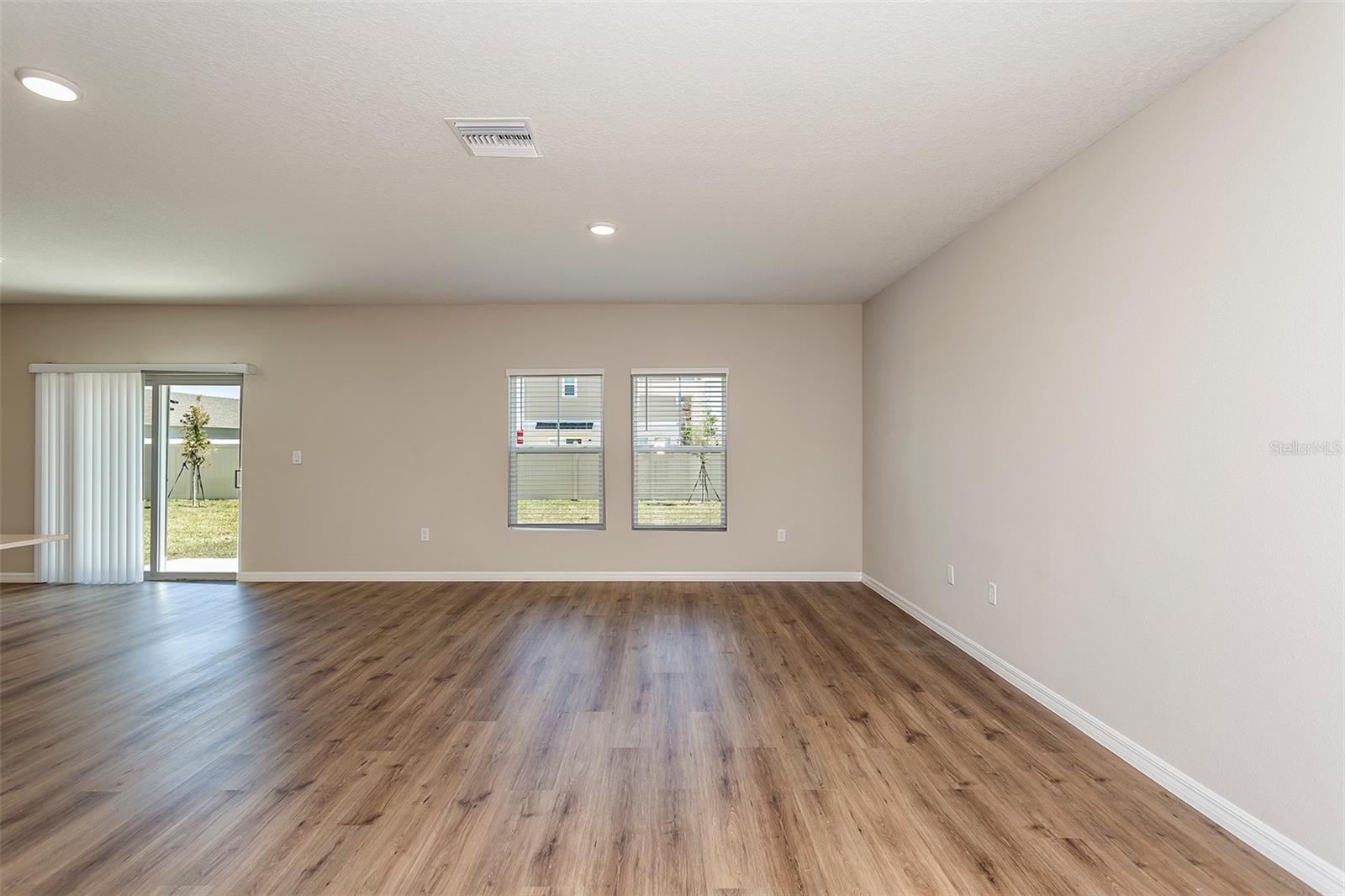 2127 LAWSON WAY — photo 3