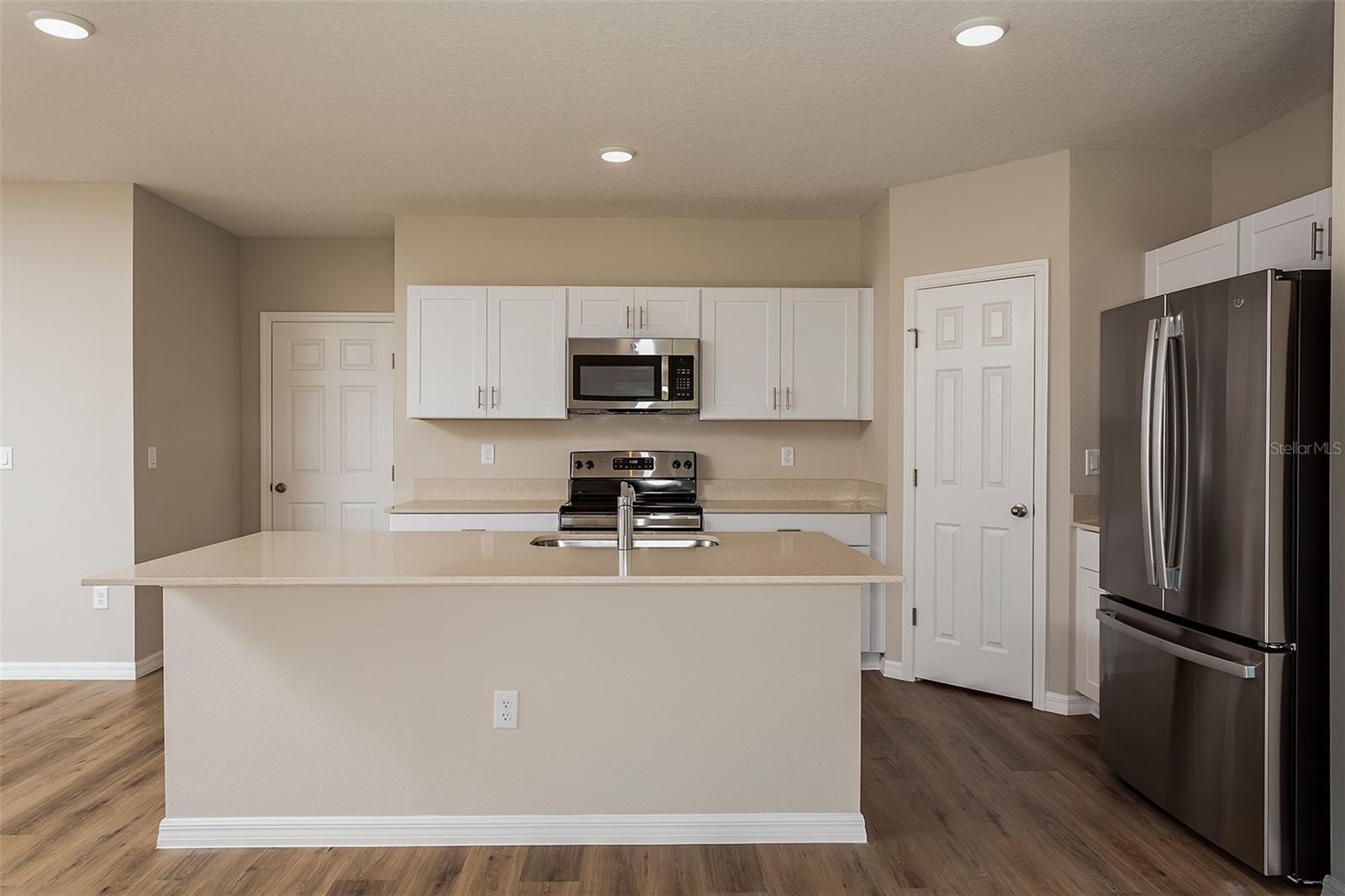 2127 LAWSON WAY — photo 7