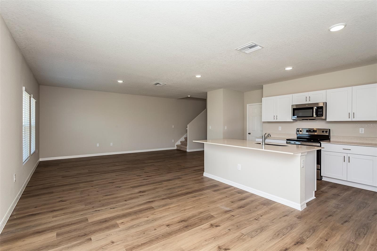 2127 LAWSON WAY — photo 10