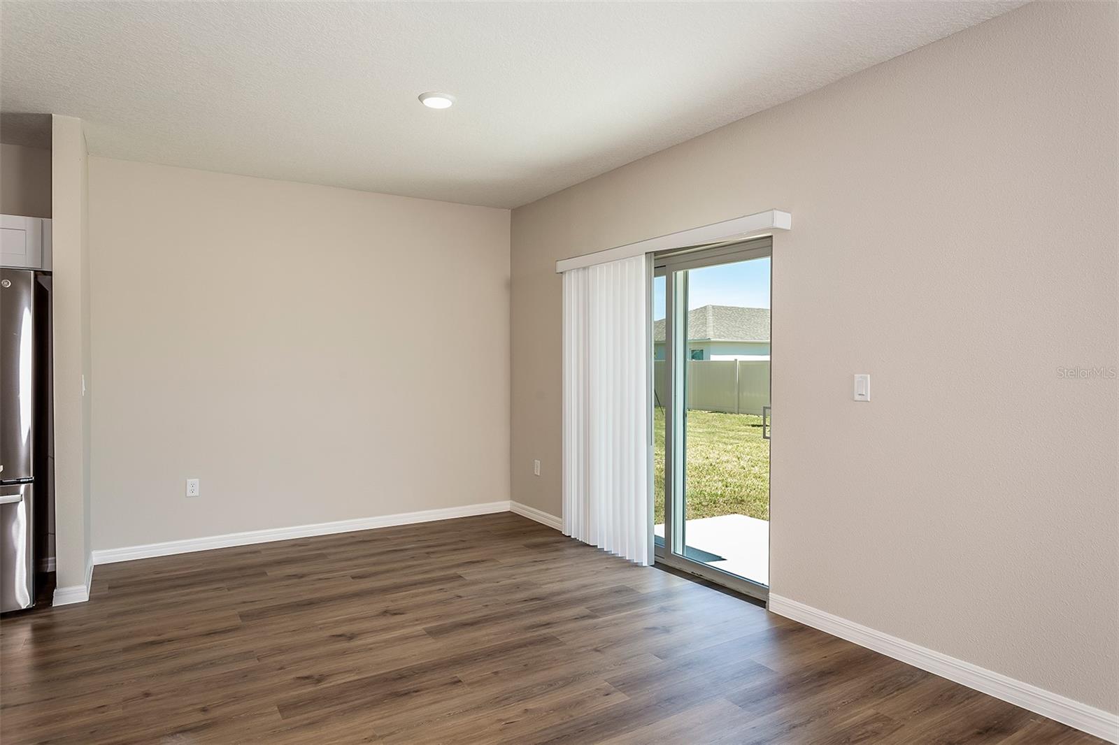 2127 LAWSON WAY — photo 14