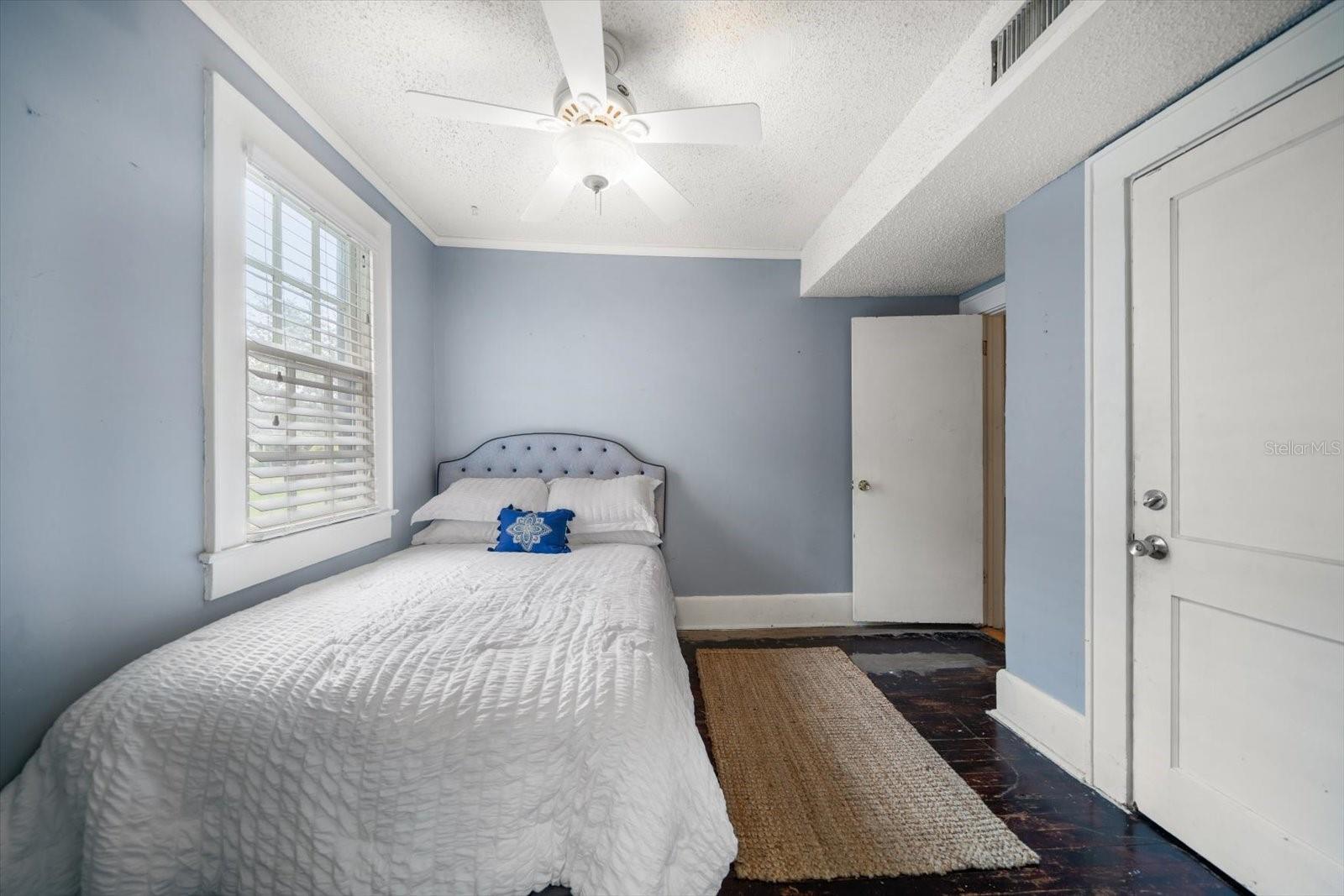 310 N LINCOLN AVE — photo 25