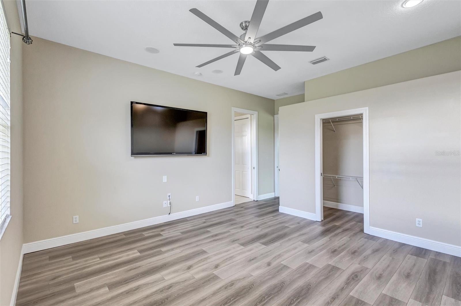 1911 148TH CT E — photo 32