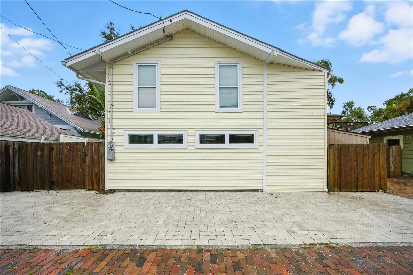 221 13TH AVE NE — photo 46