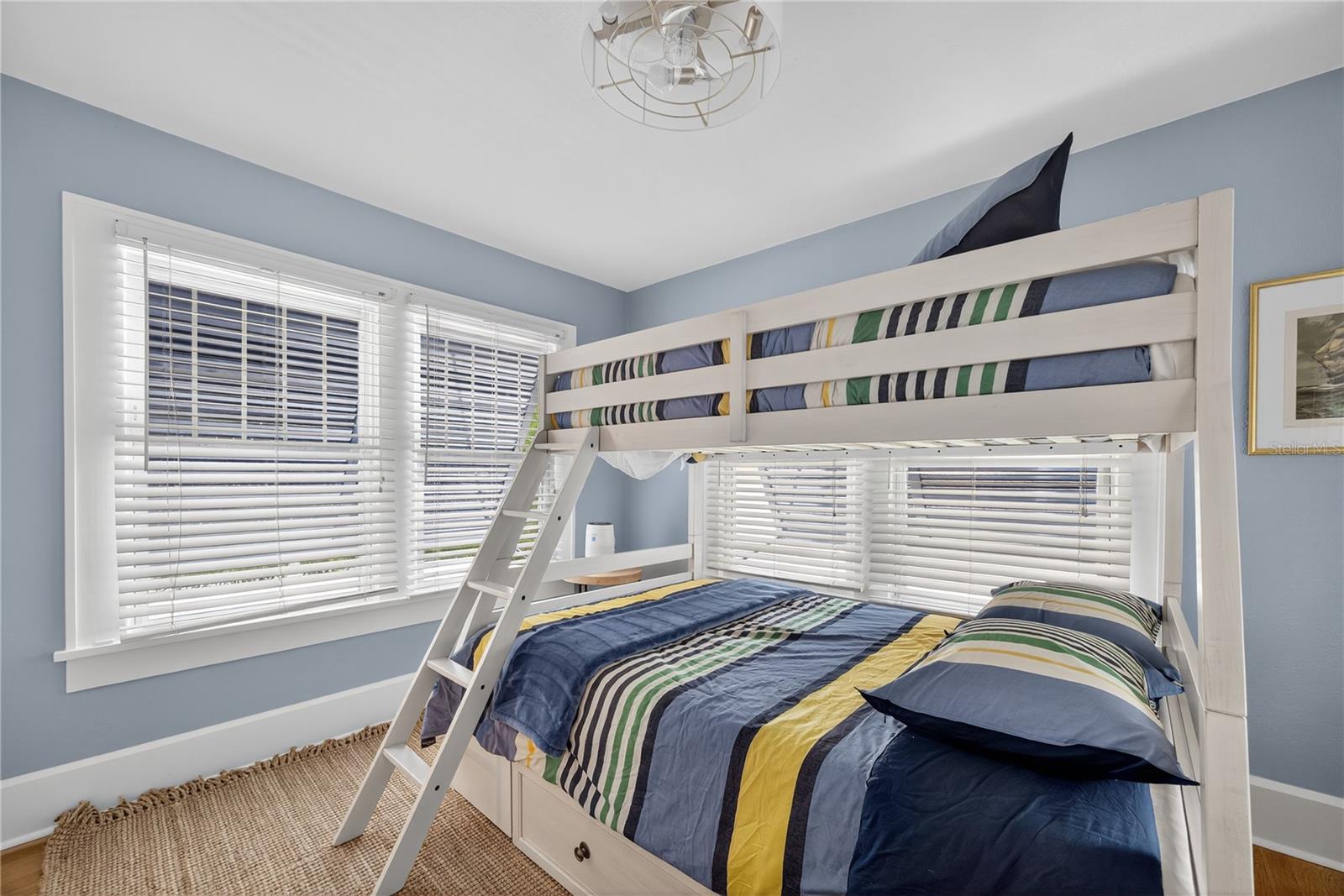 221 13TH AVE NE — photo 32