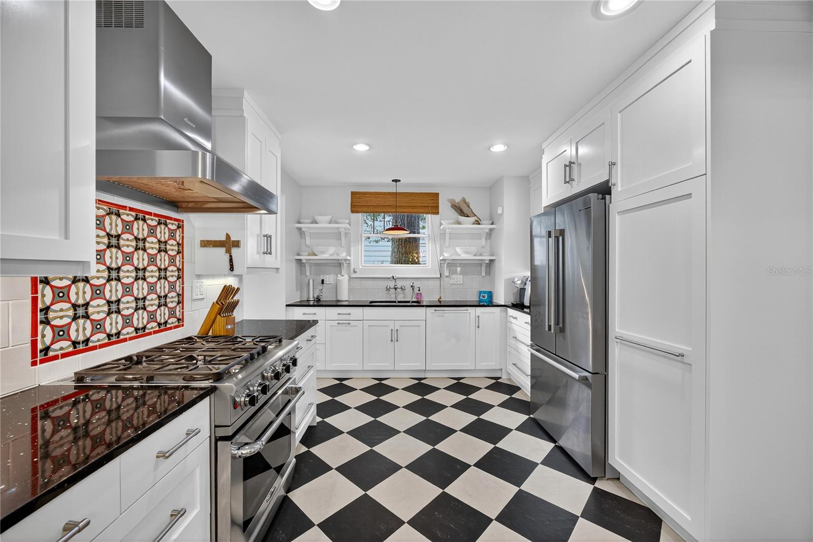 221 13TH AVE NE — photo 14
