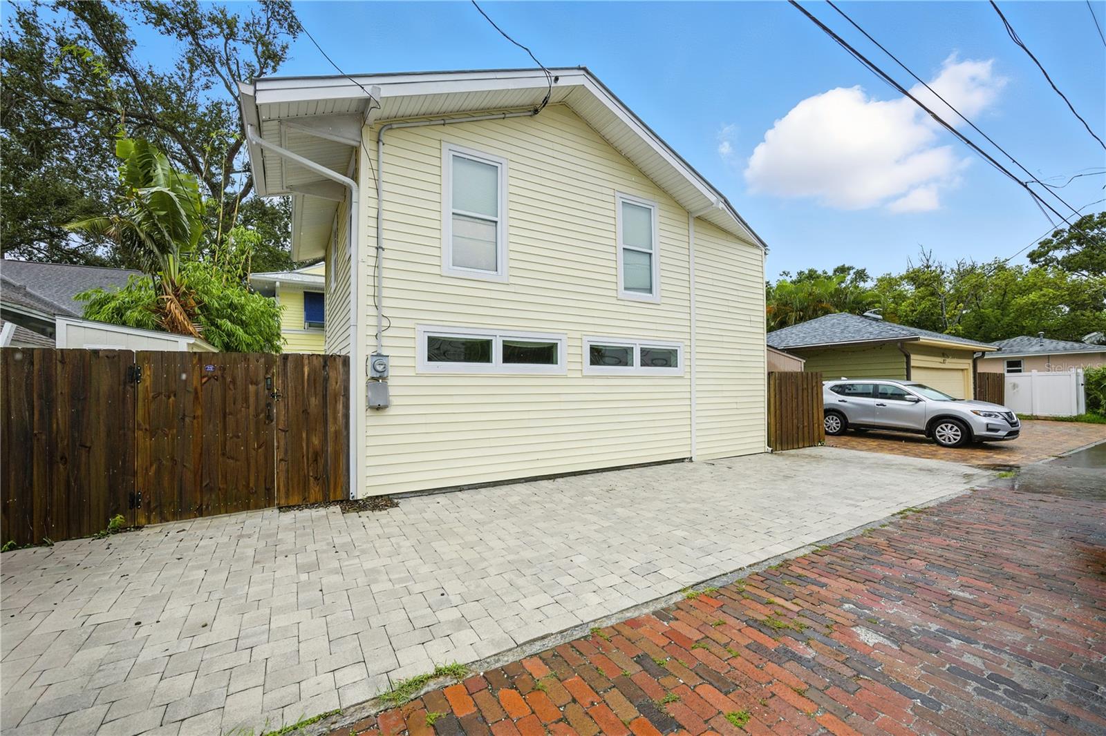 221 13TH AVE NE — photo 47
