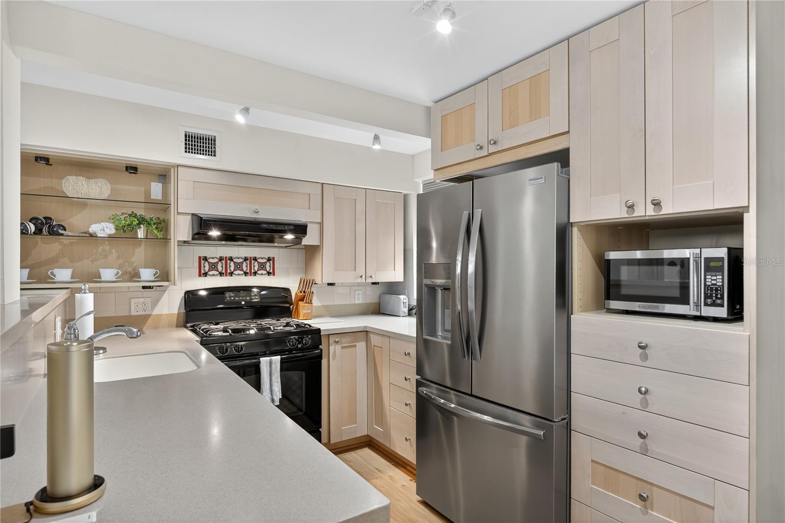 221 13TH AVE NE — photo 38