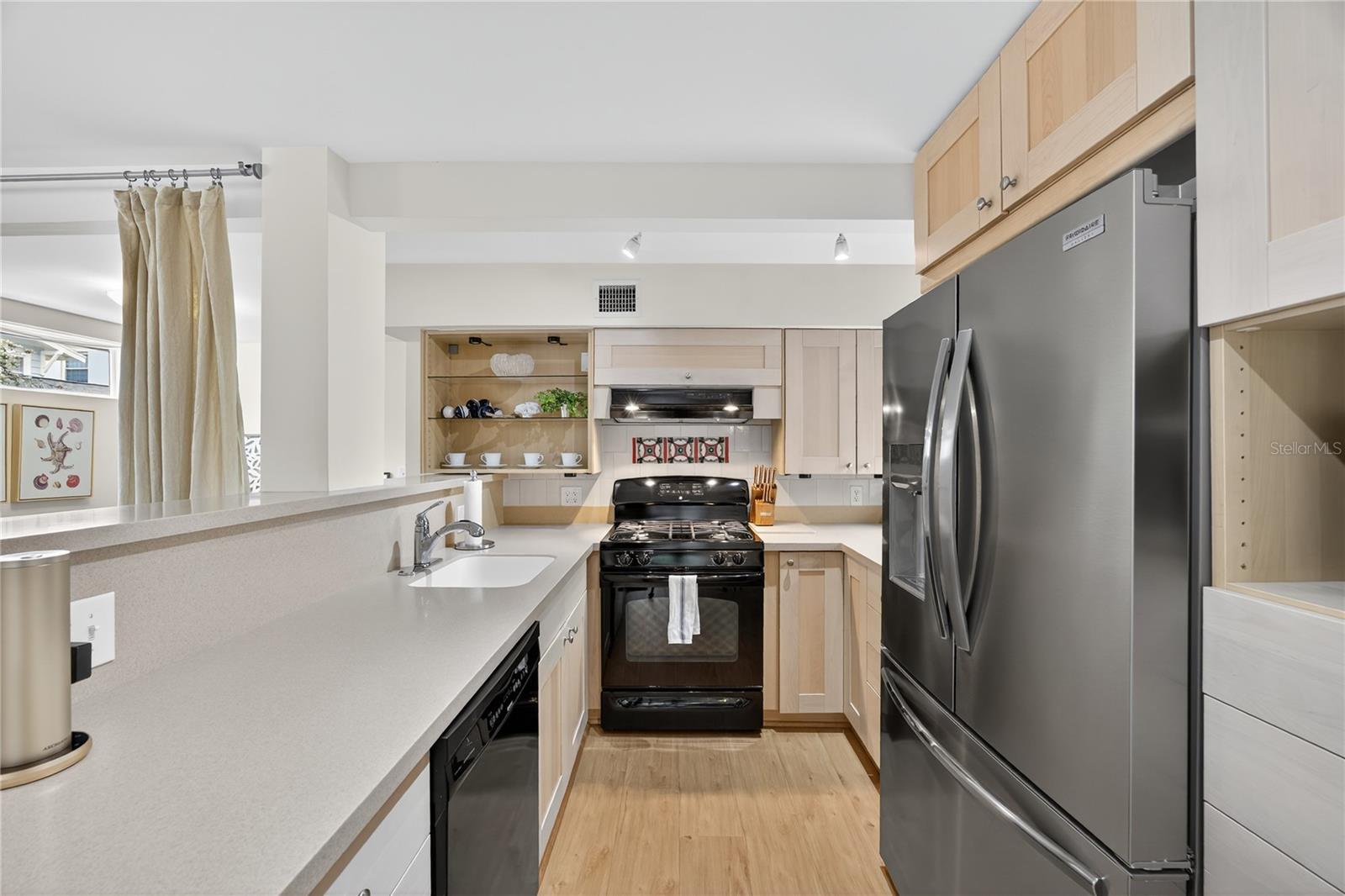 221 13TH AVE NE — photo 39