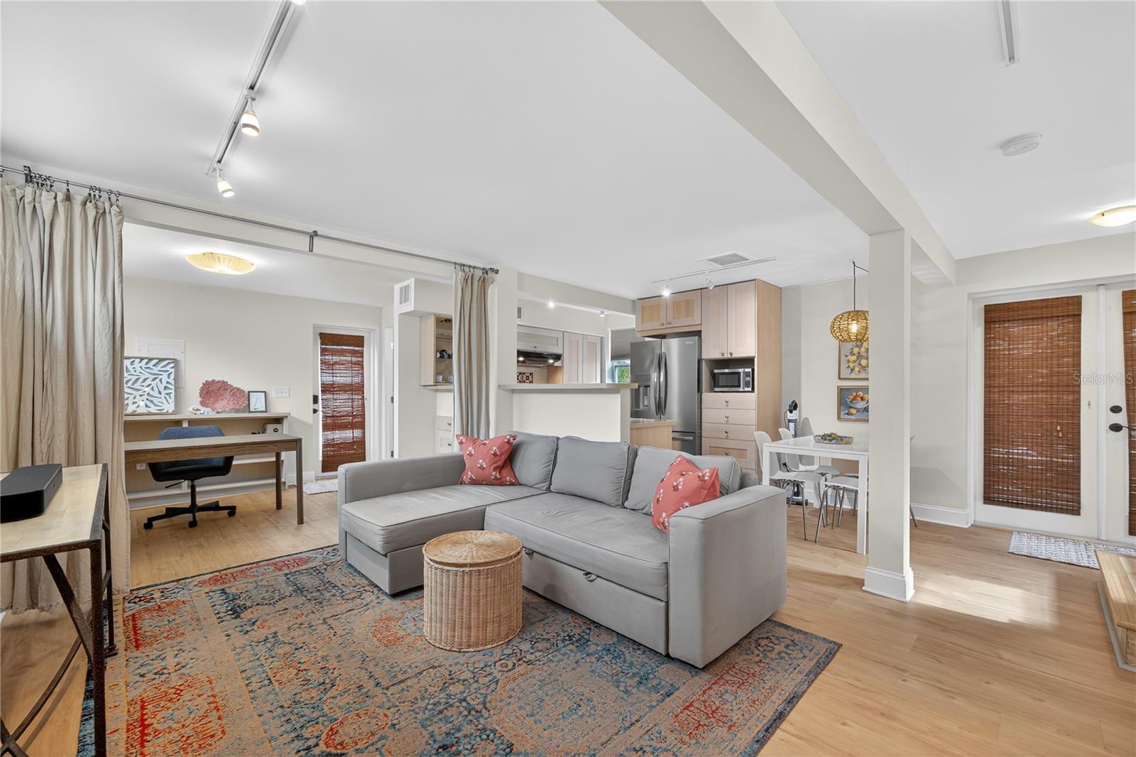 221 13TH AVE NE — photo 36