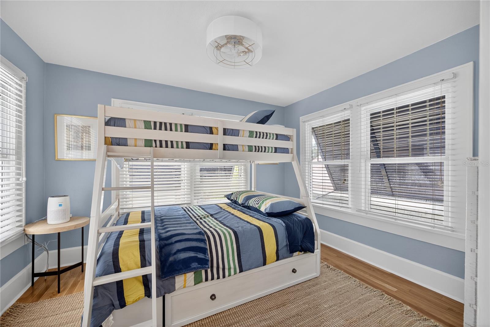 221 13TH AVE NE — photo 31