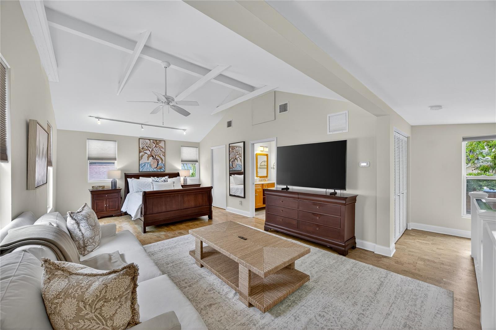 221 13TH AVE NE — photo 40