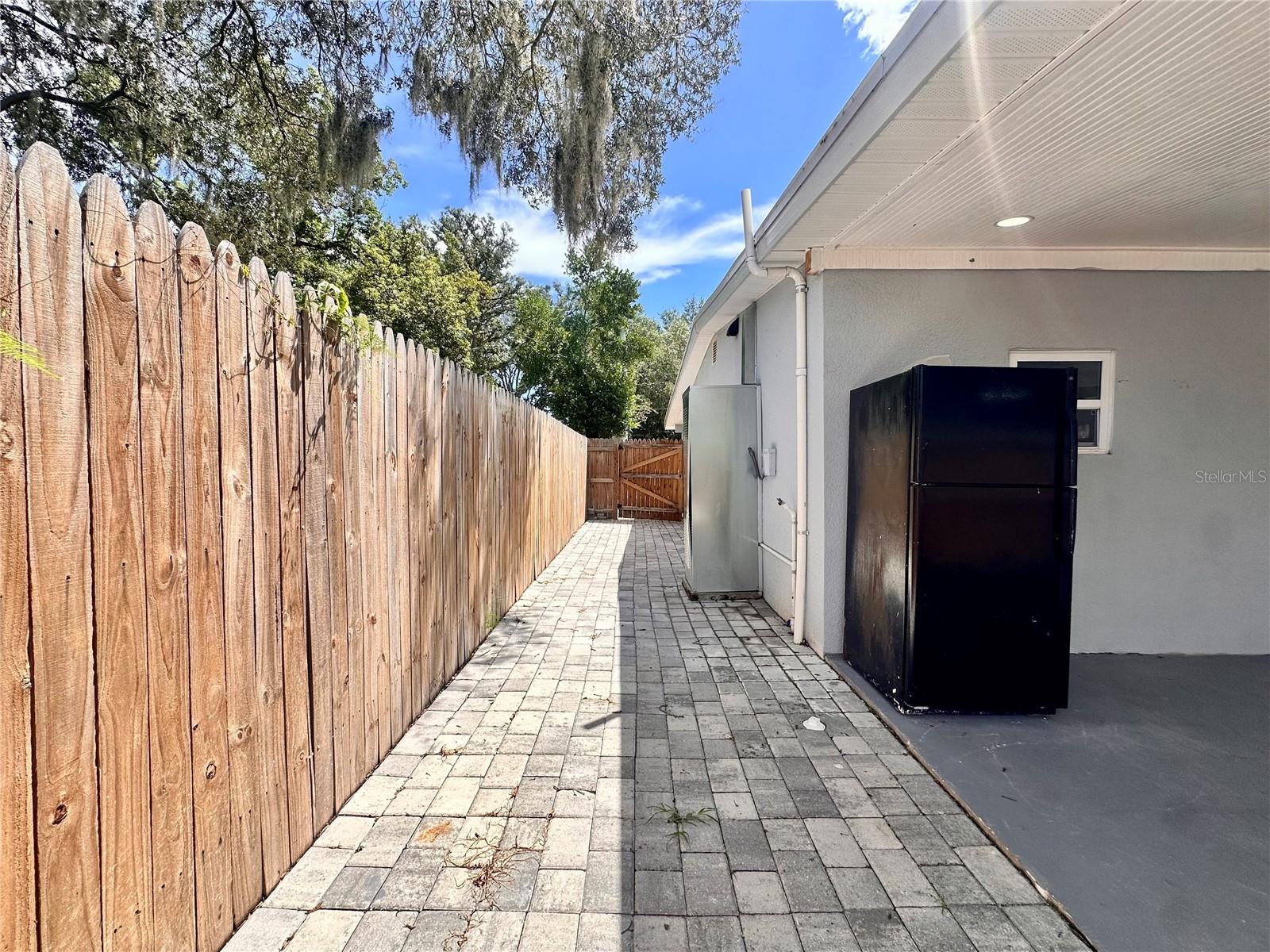 8906 N ALBANY AVE — photo 17