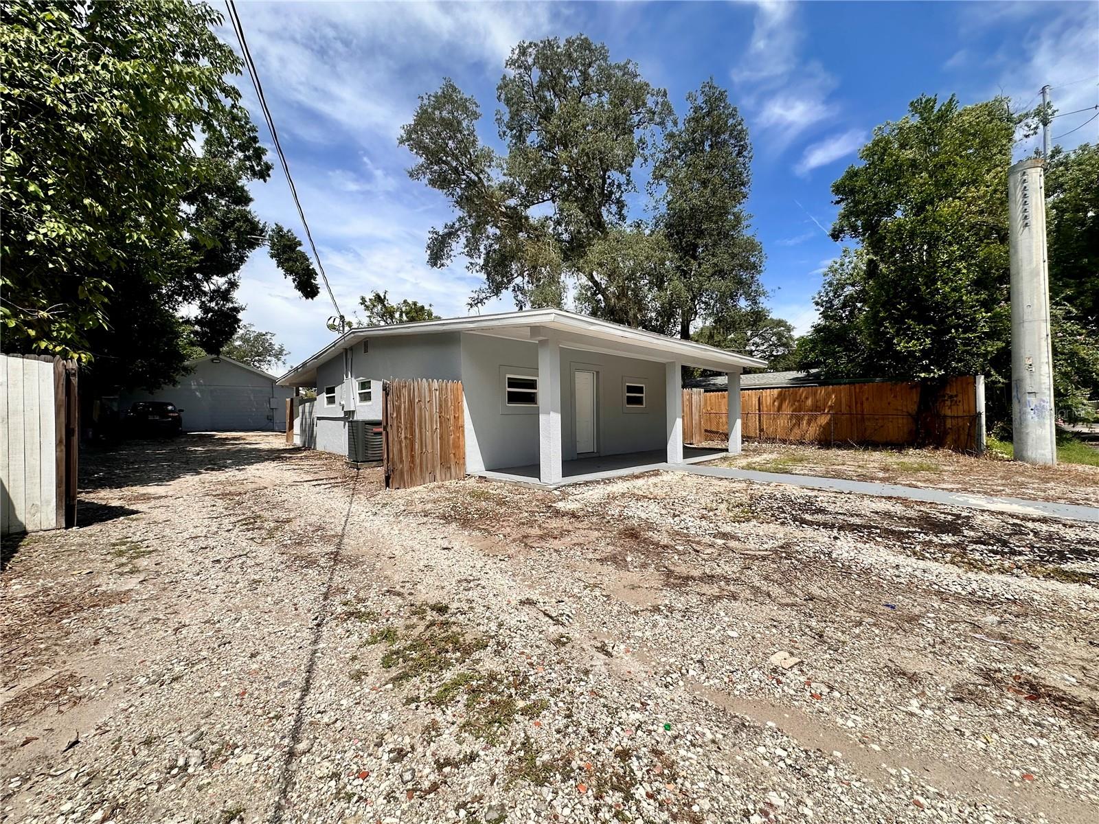 8906 N ALBANY AVE — photo 2