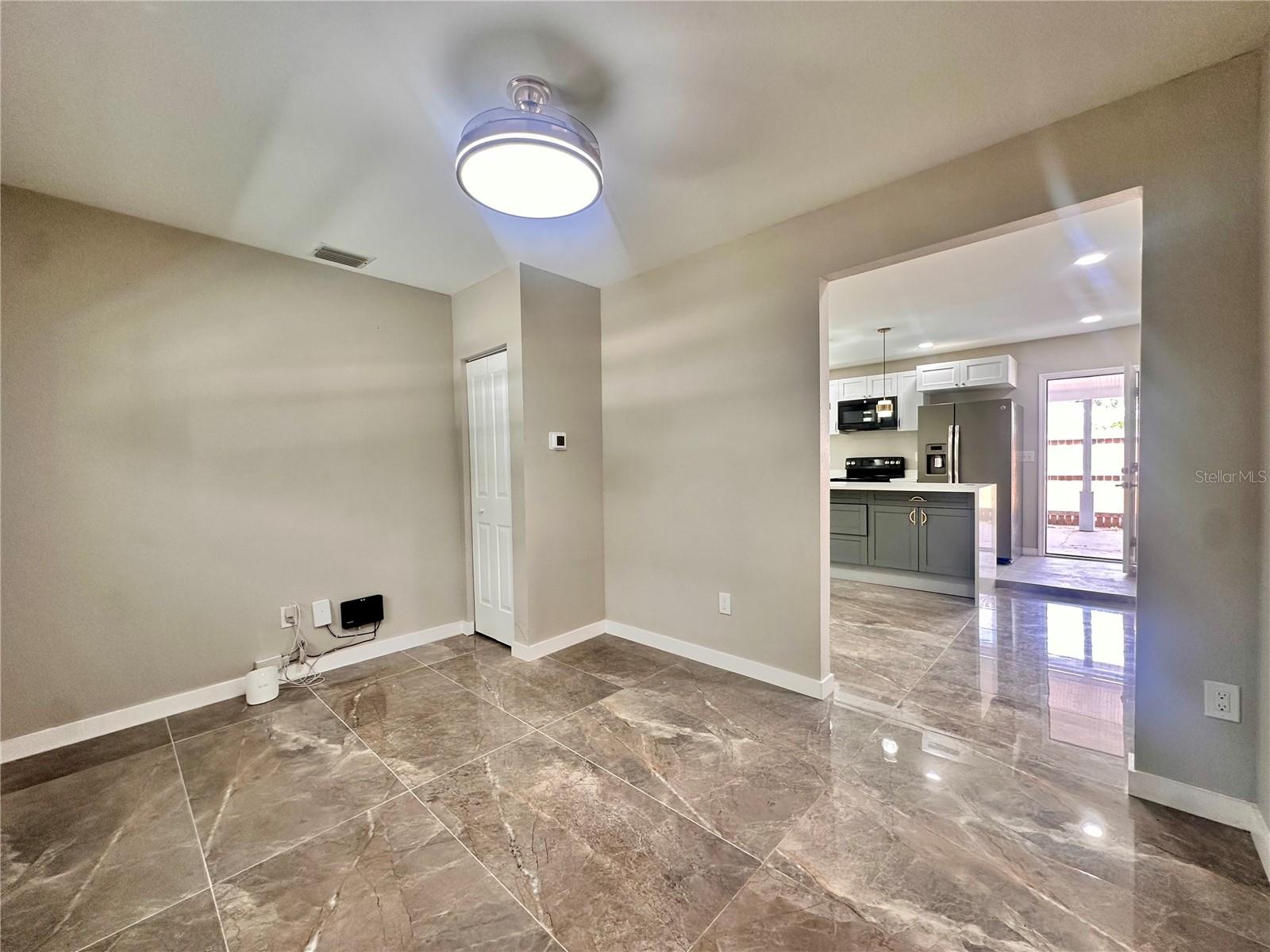 8906 N ALBANY AVE — photo 3