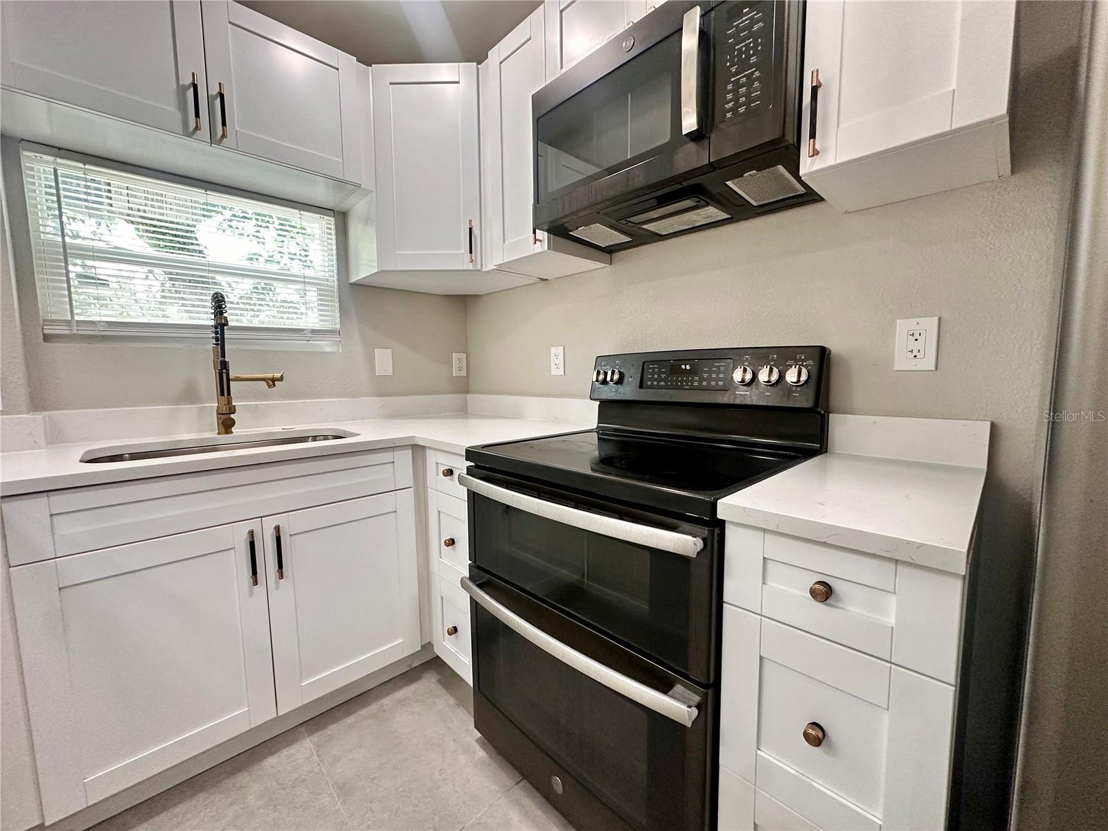 8906 N ALBANY AVE — photo 14