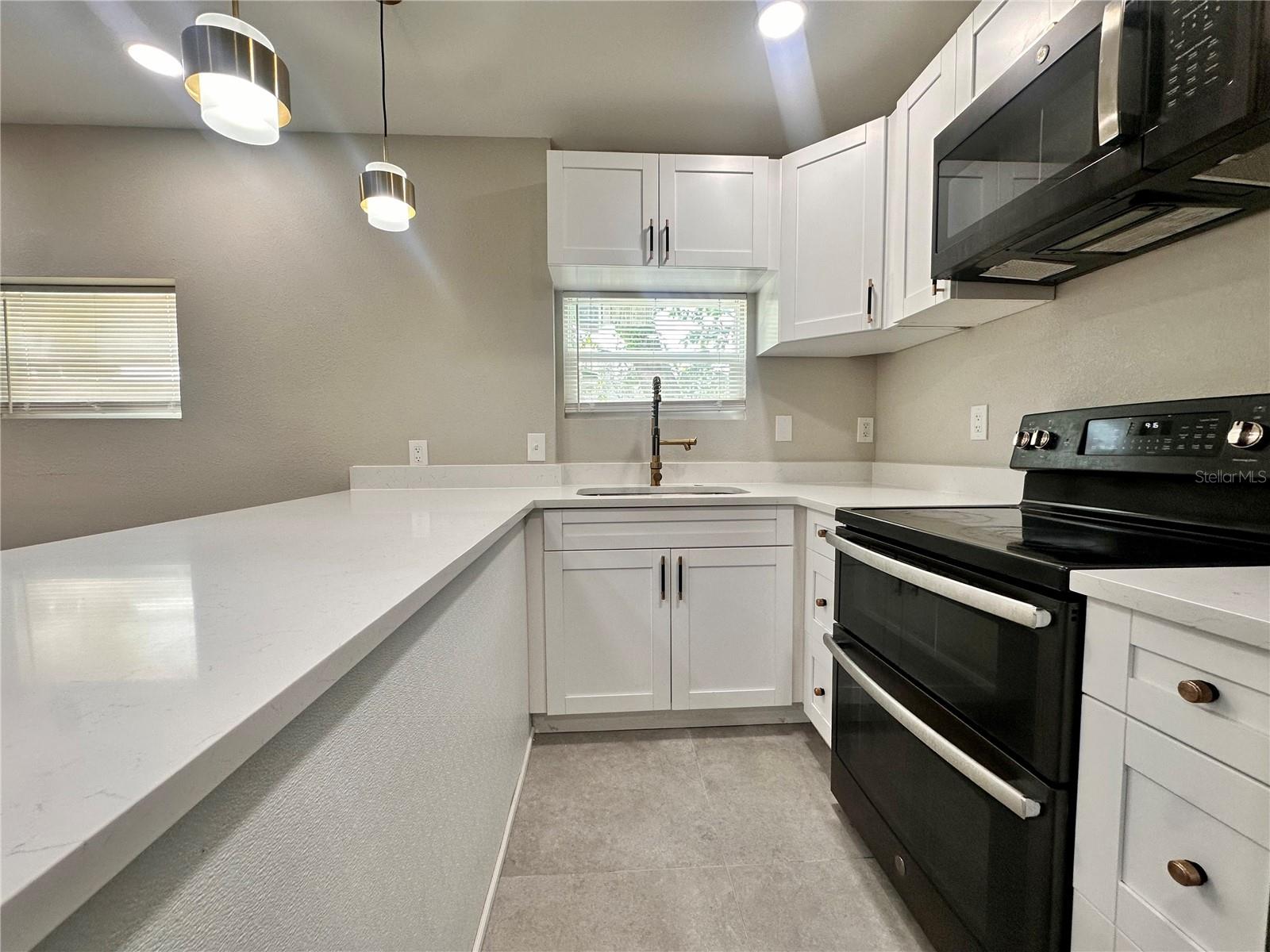 8906 N ALBANY AVE — photo 15