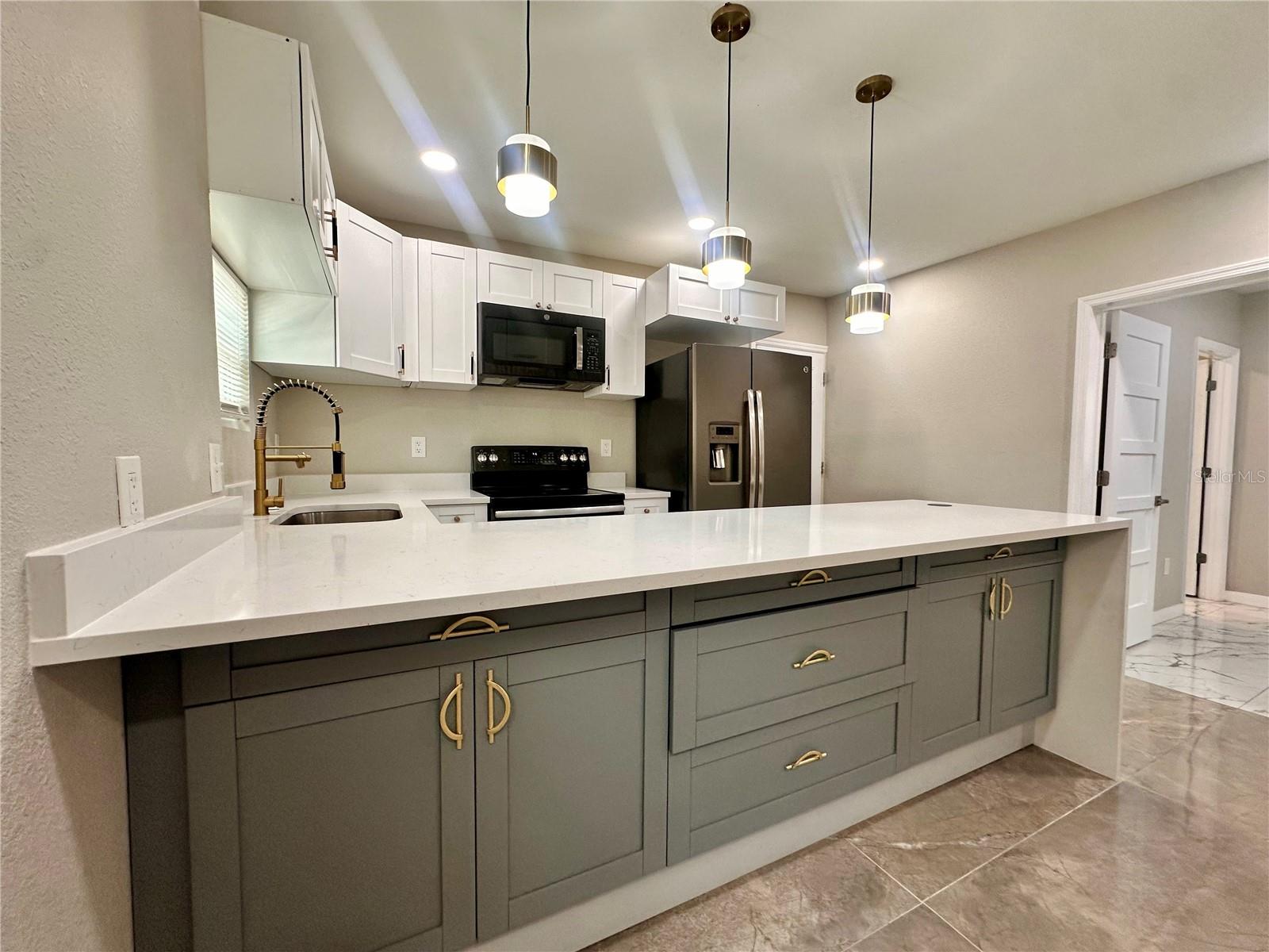 8906 N ALBANY AVE — photo 11