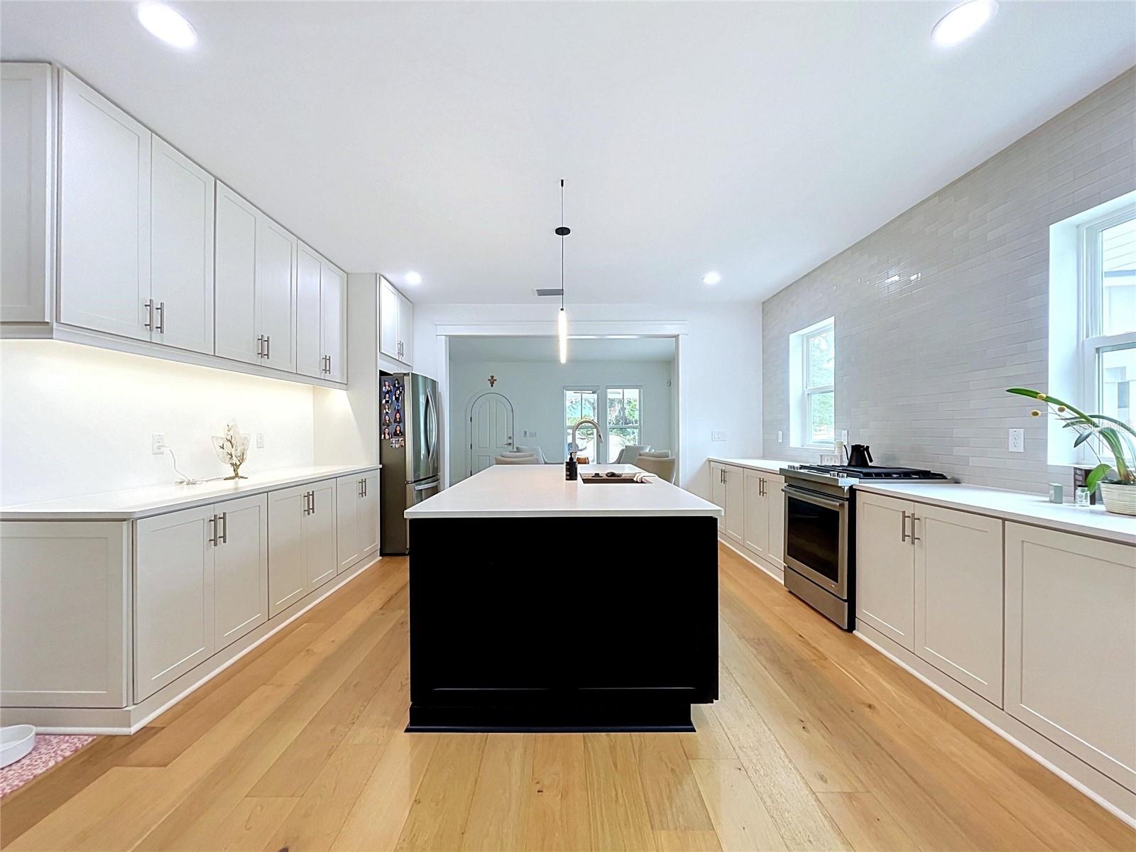 3016 N MASSACHUSETTS AVE — photo 24