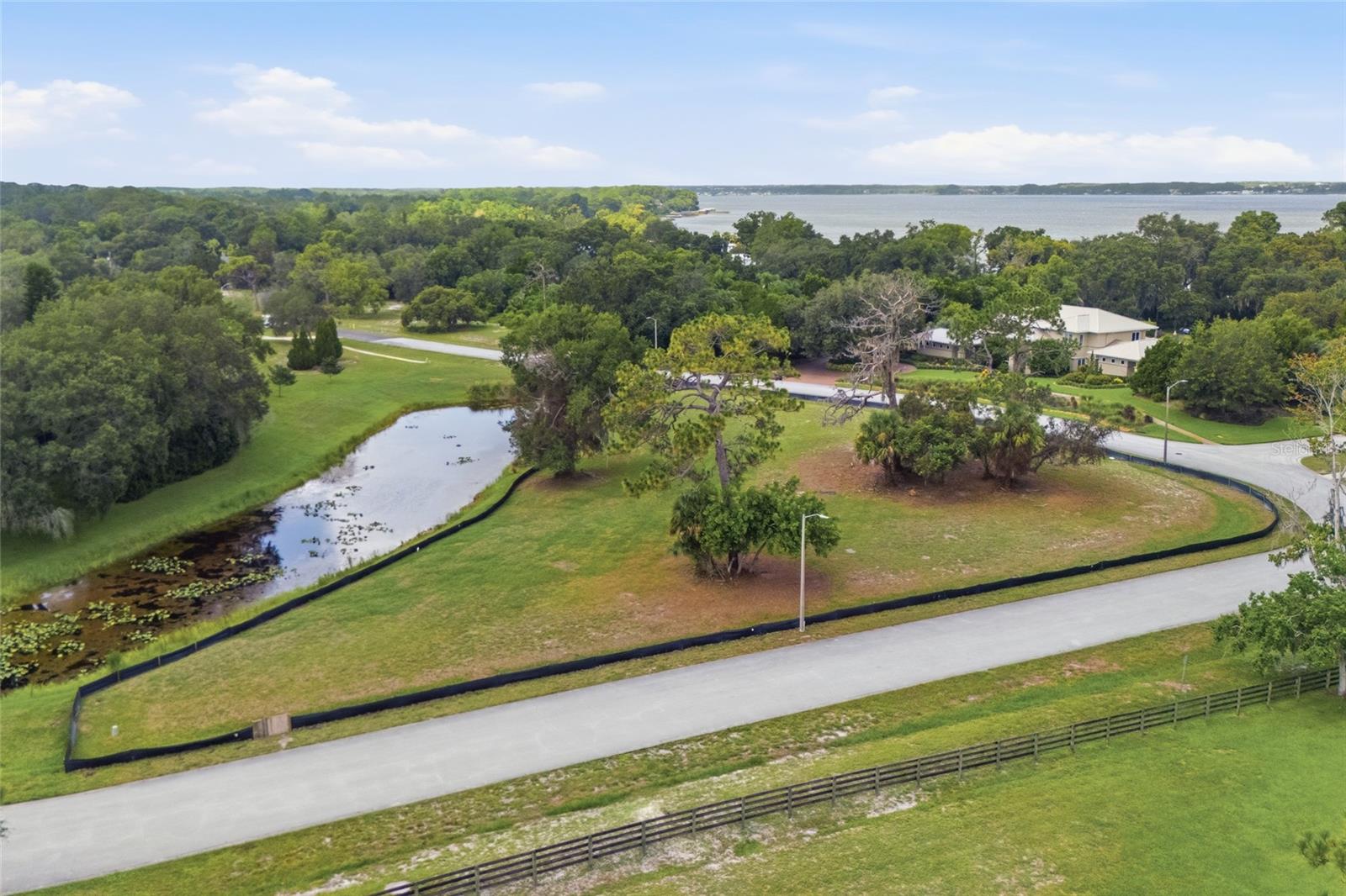 520 AUSTIN DR — photo 2